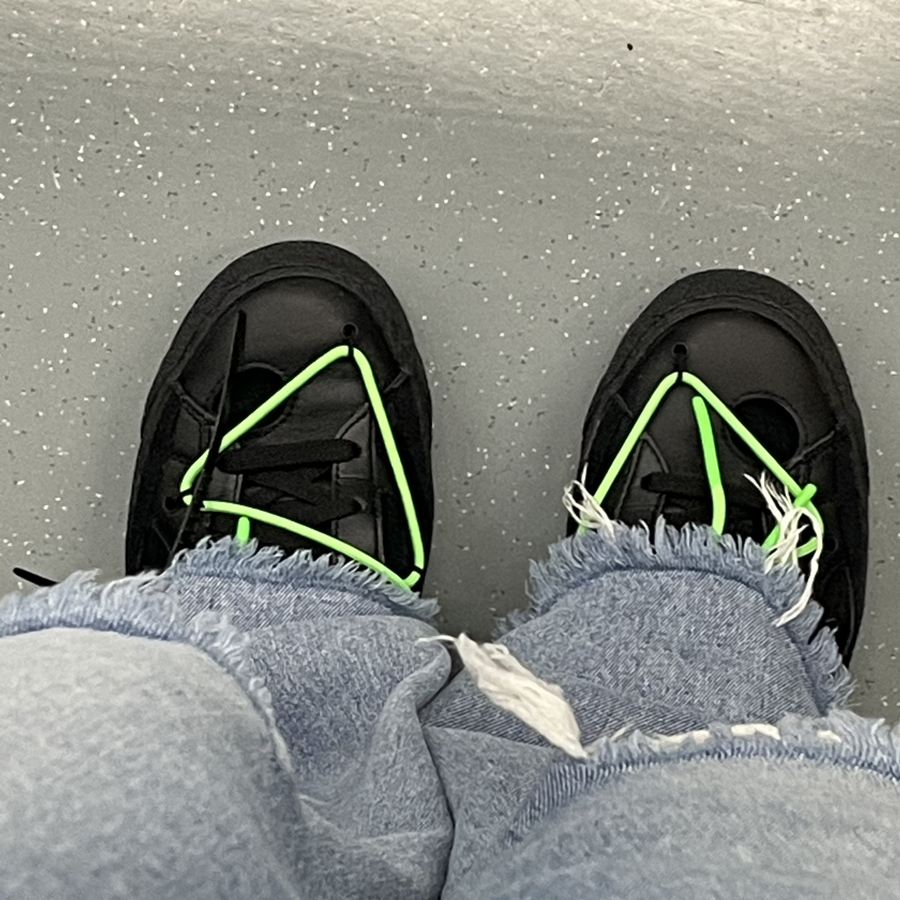 Nike x Off-White Blazer Low '77 Black and Electro Green 착용 스타일 - 2