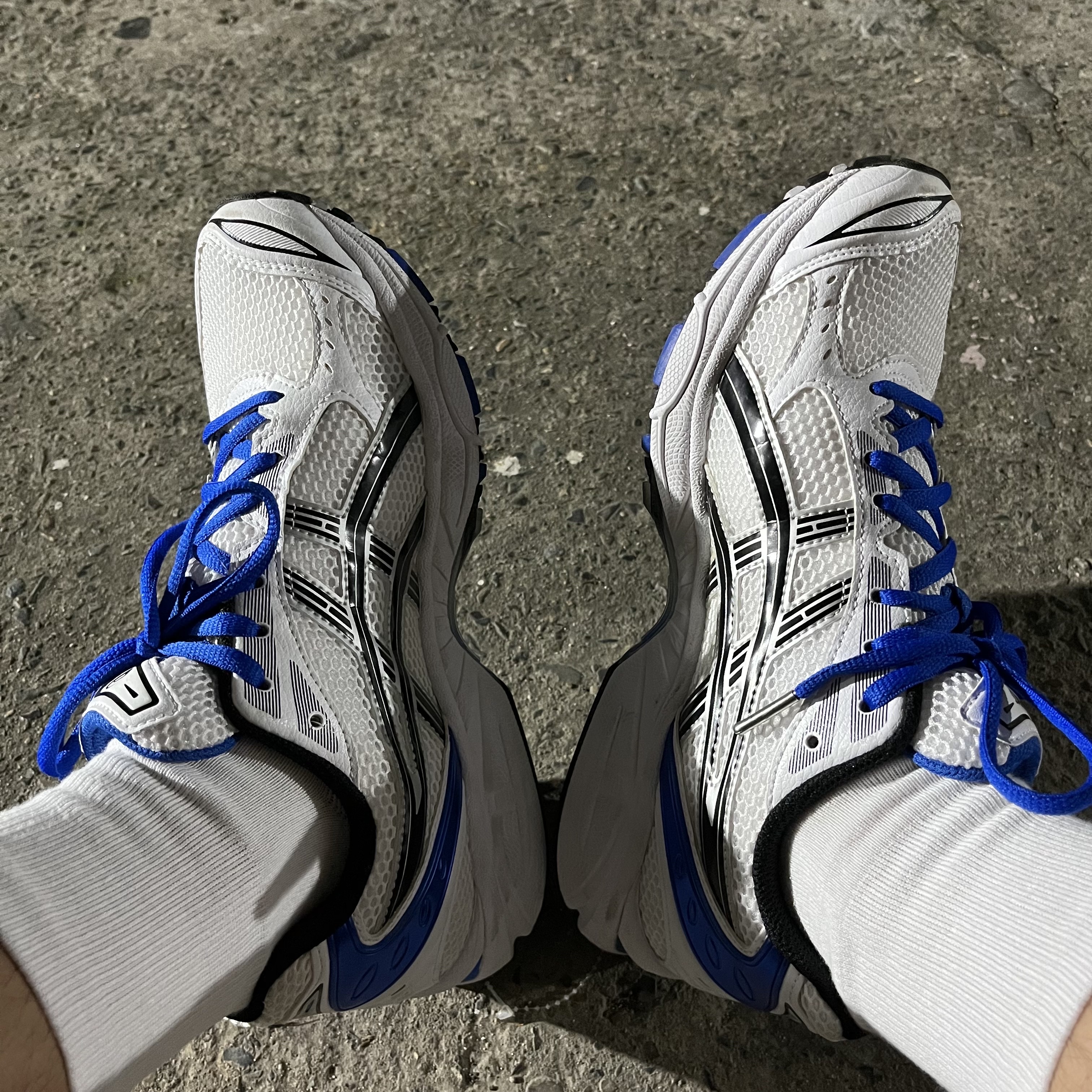 Asics Gel-Kayano 14 White Tuna Blue 착용 스타일