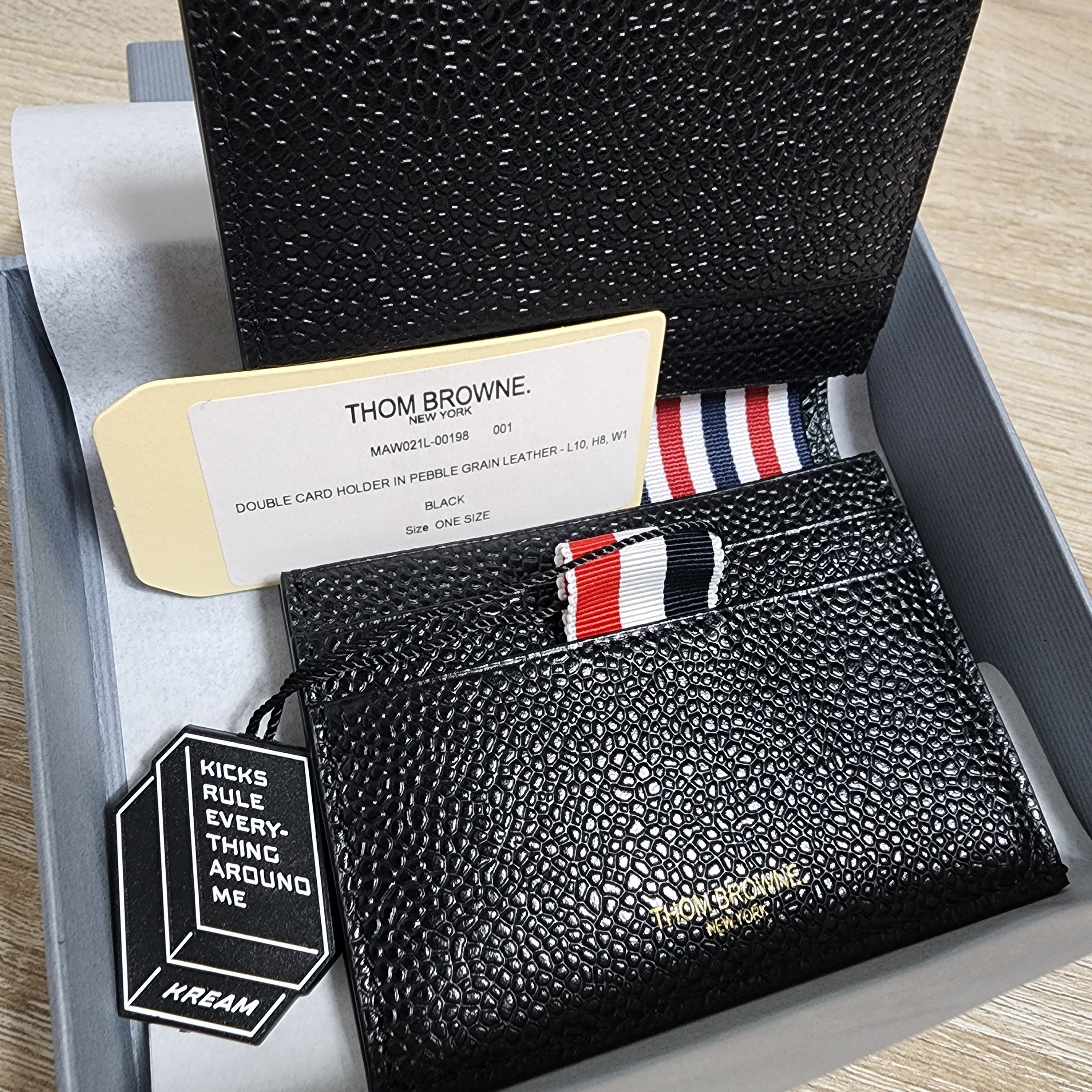 Thom Browne Pebble Grained Leather Double Card Holder Black 착용 스타일