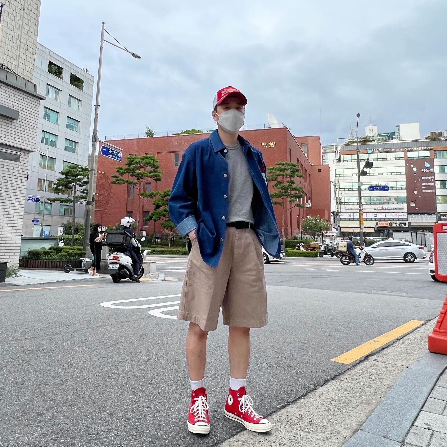 Converse Chuck 70 High Seasonal Leather University Red 착용 스타일 - 1
