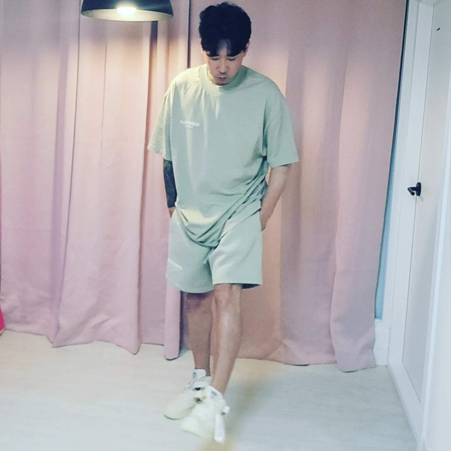Essentials Shorts Seafoam - 22SS, Essentials T-Shirt Seafoam - 22SS 착용 스타일