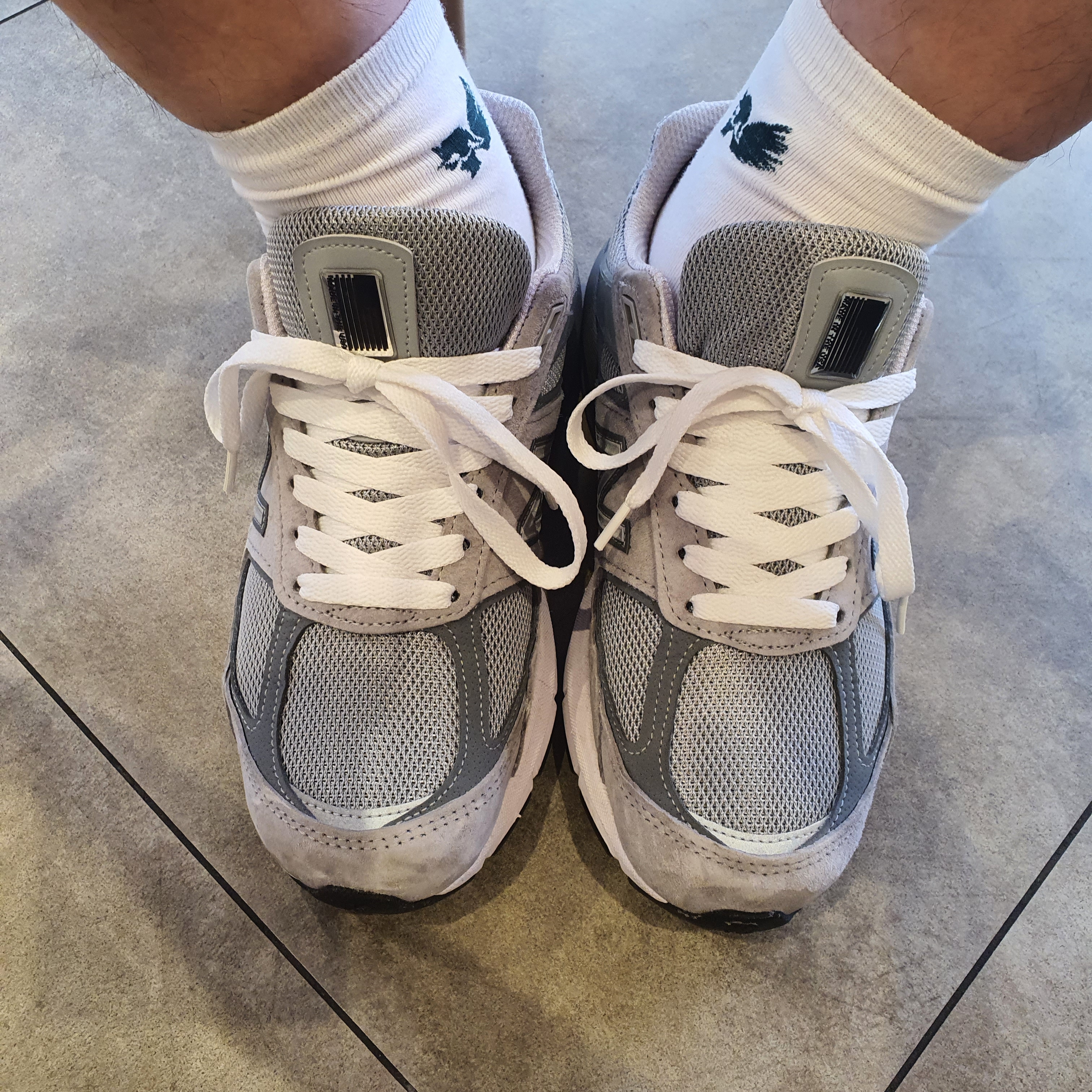 New Balance 990v5 Made in USA Grey - D Standard 착용 스타일 - 2