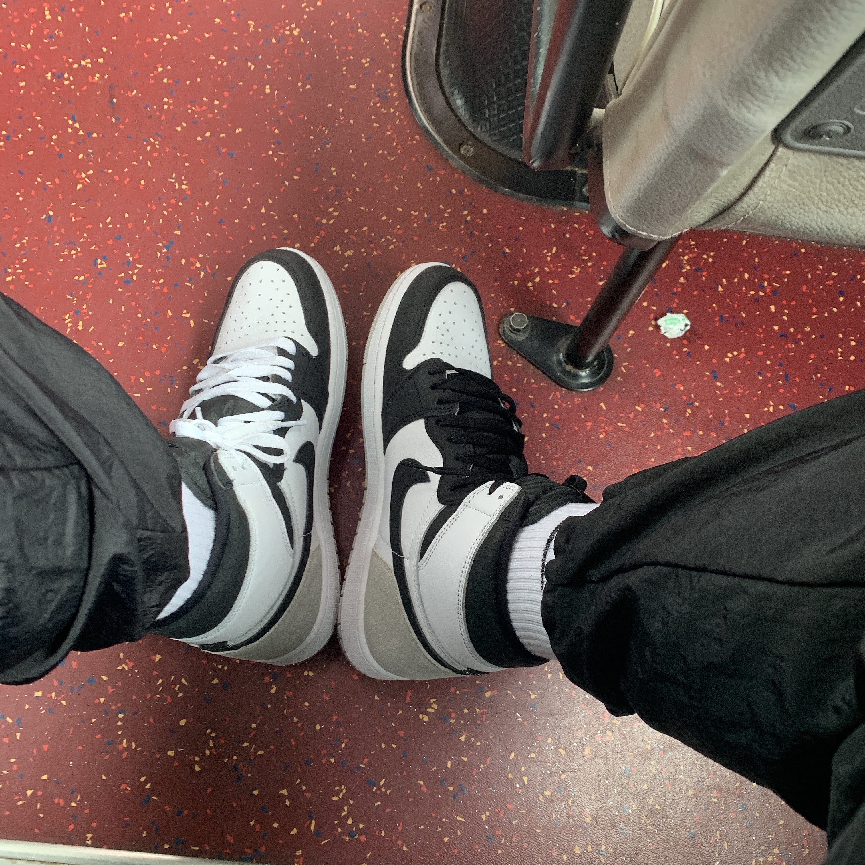 Jordan 1 Retro High OG Bleached Coral 착용 스타일 - 2