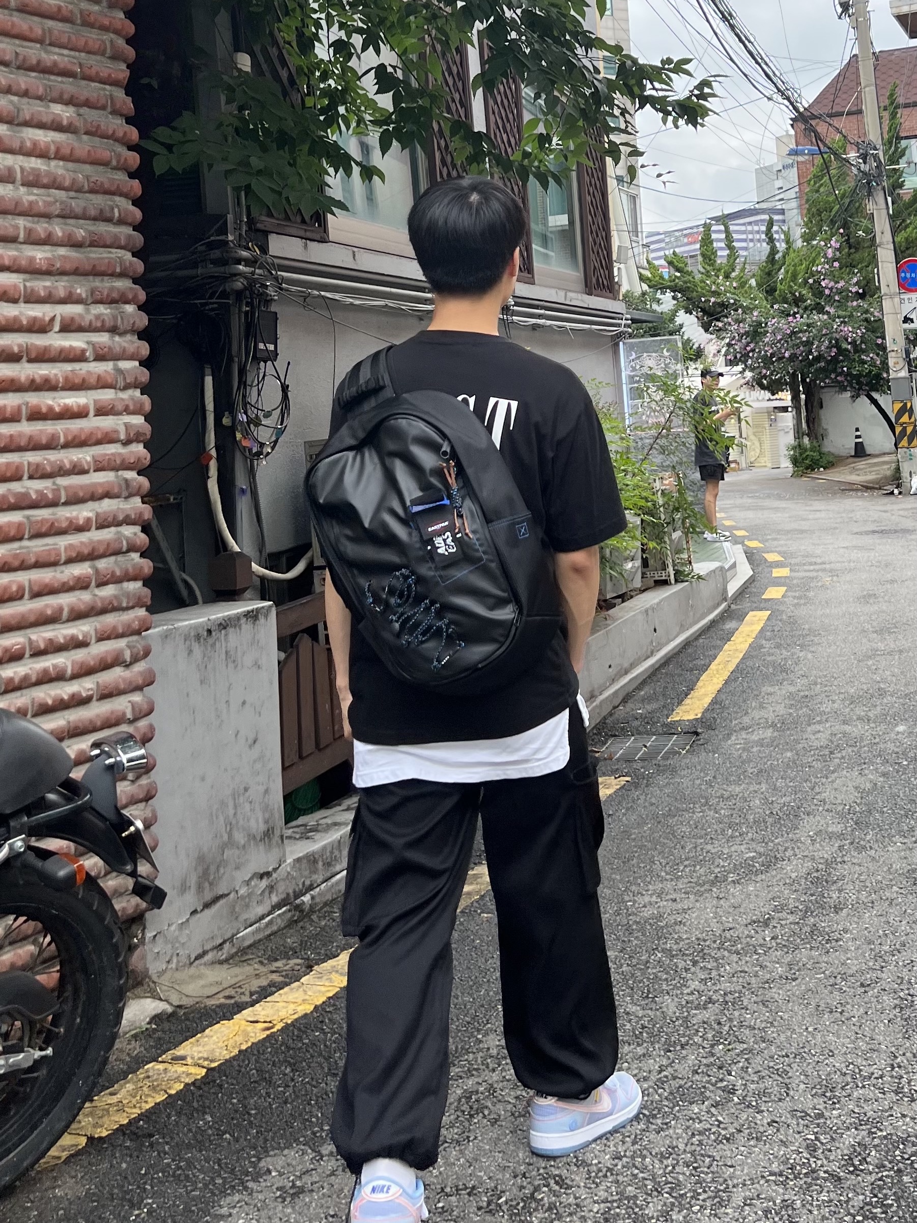 Ader Error x Eastpak Up-Down Sling Black, Nike x Union Dunk Low Passport Pack Argon 착용 스타일 - 2