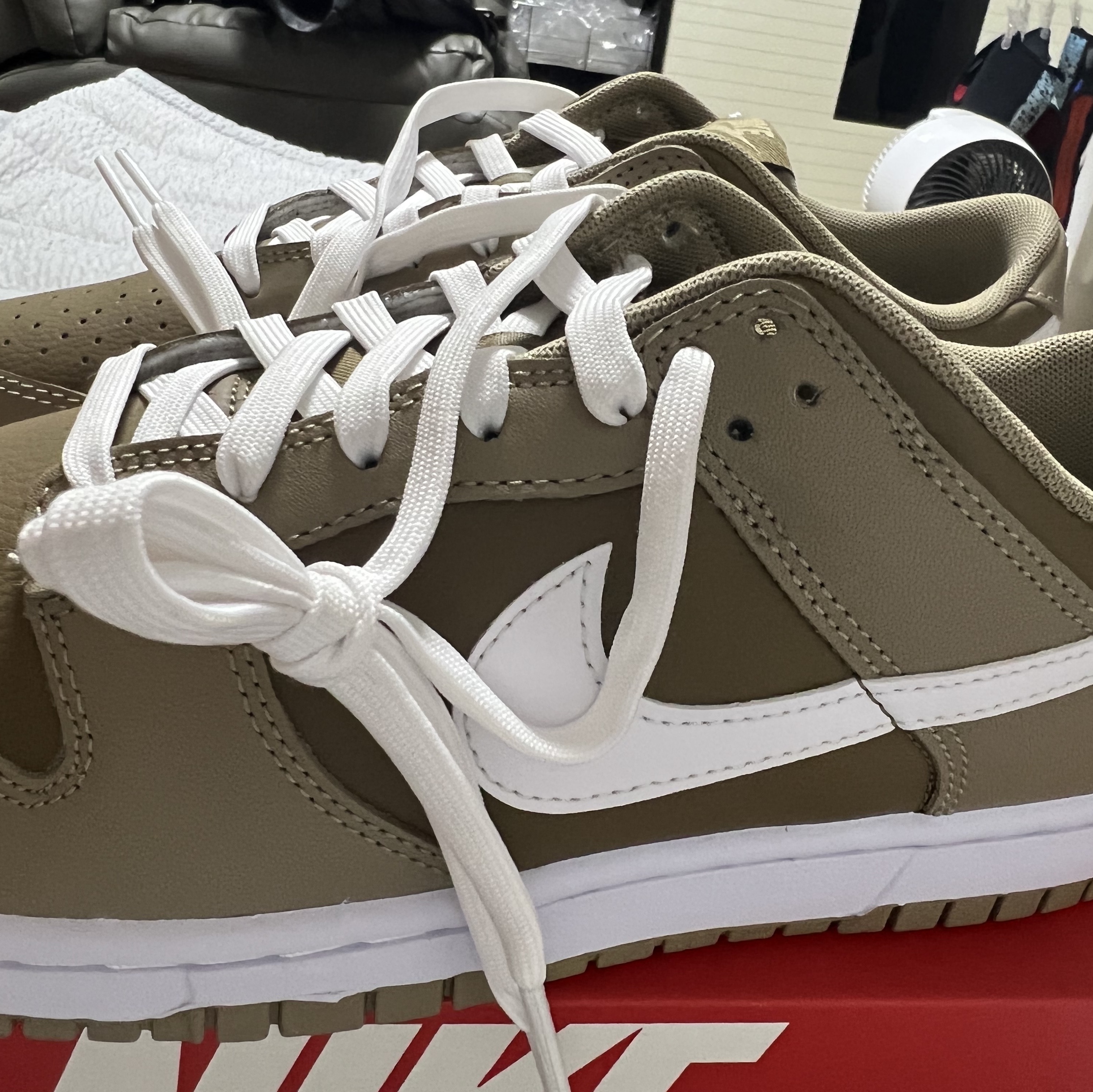 Nike Dunk Low Retro Khaki Hazel Rush 착용 스타일 - 2