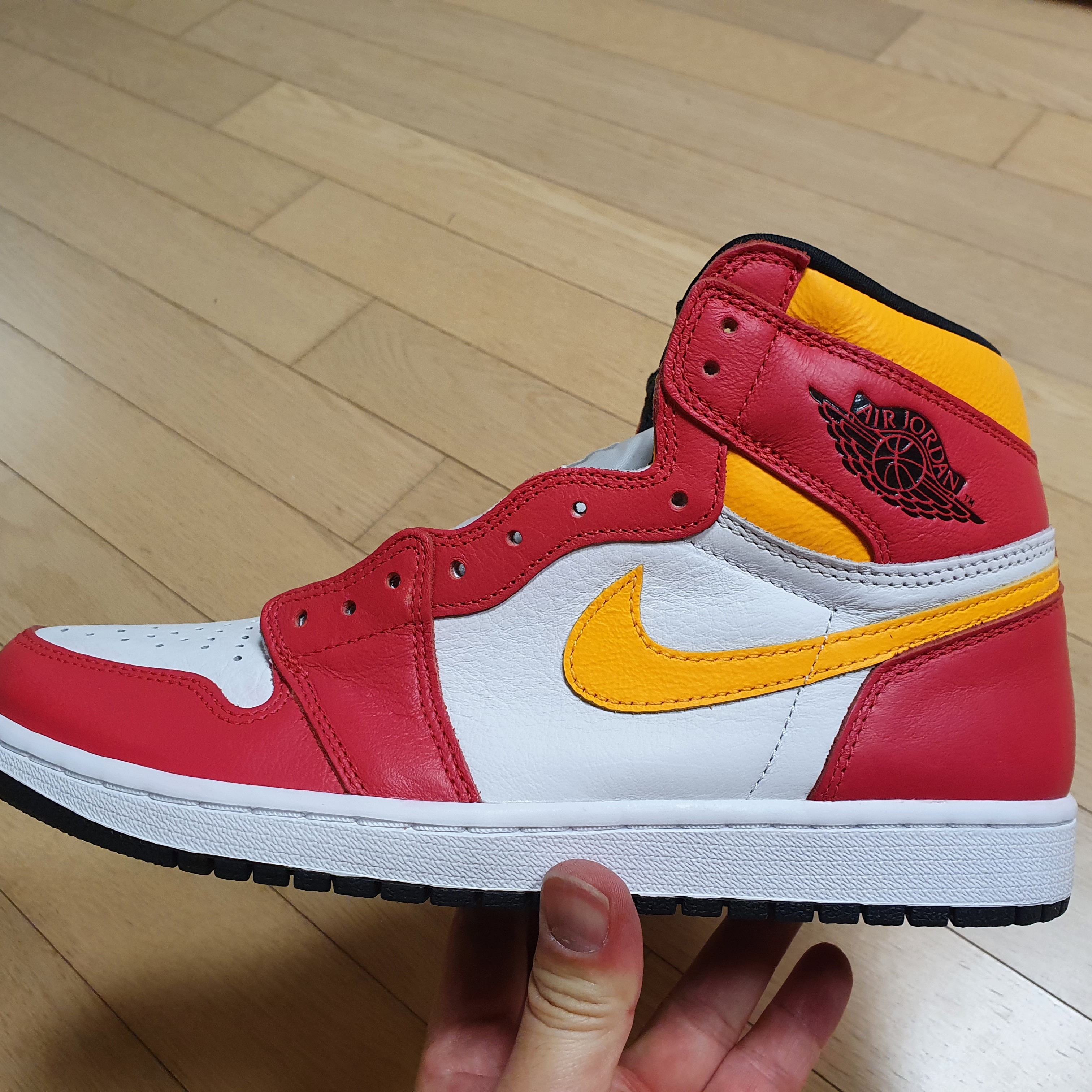Jordan 1 Retro High OG Light Fusion Red 착용 스타일 - 1
