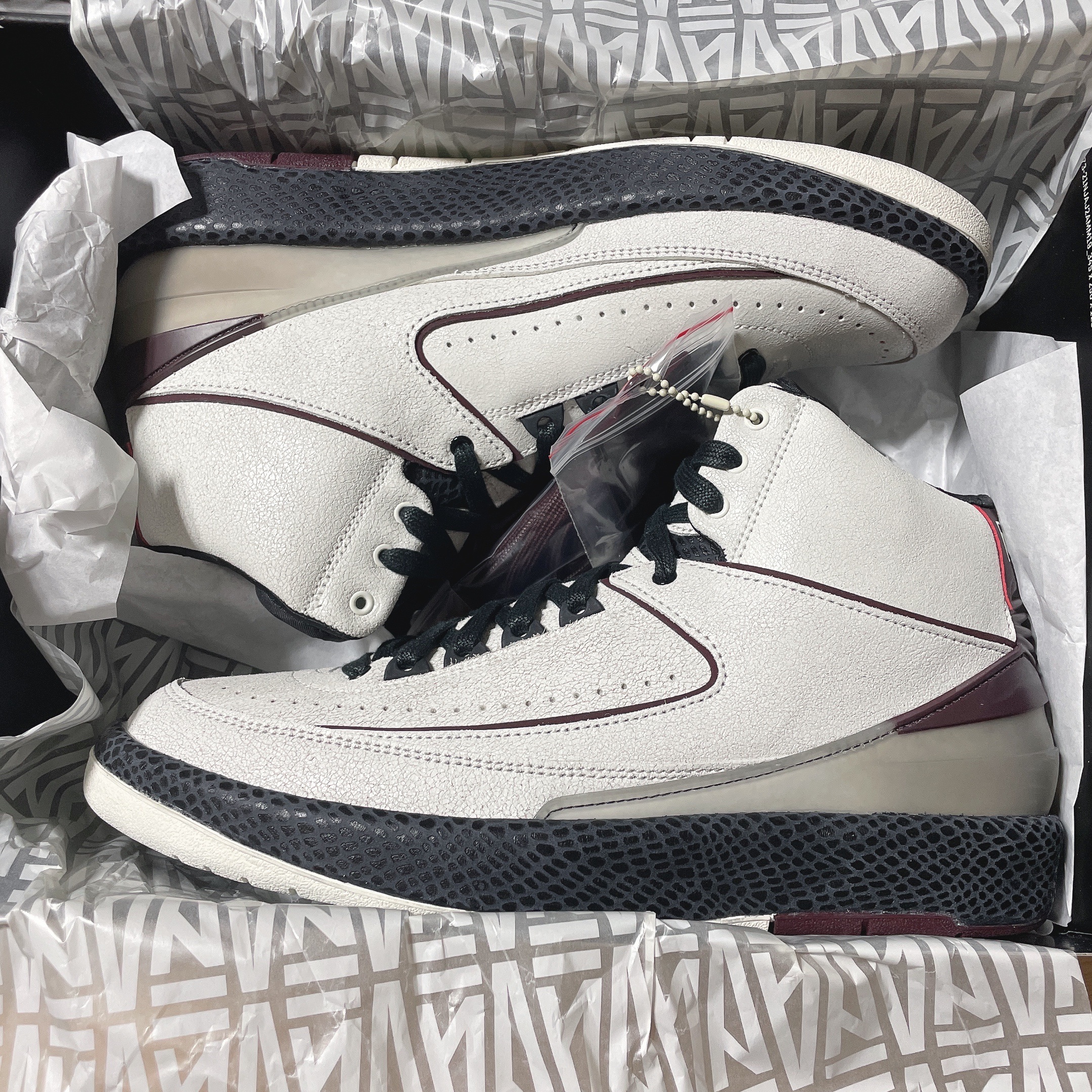 Jordan 2 x A Ma Maniere Retro SP Sail and Burgundy 착용 스타일 - 2