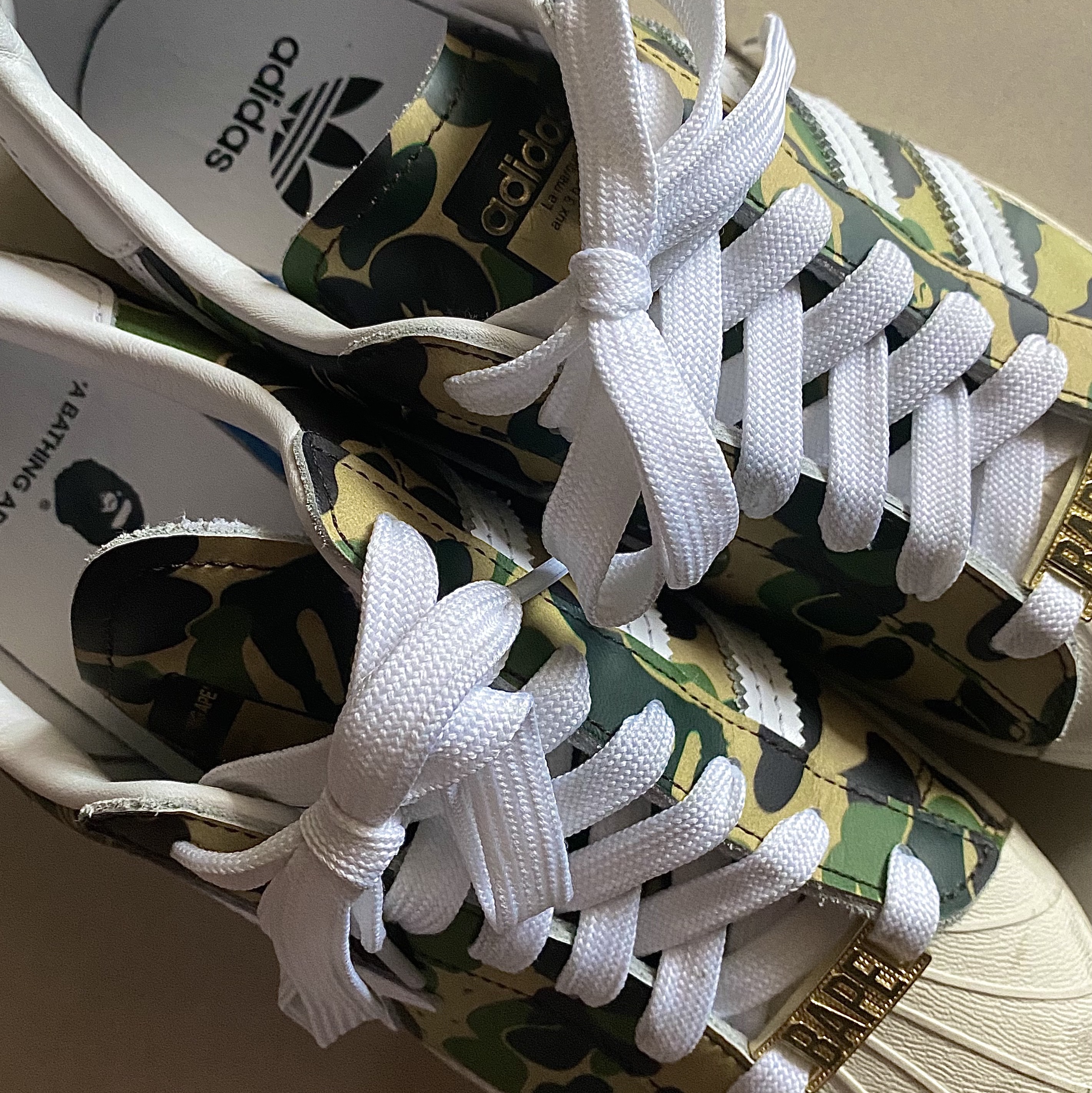 Adidas x BAPE Superstar 80s Green Camo 착용 스타일