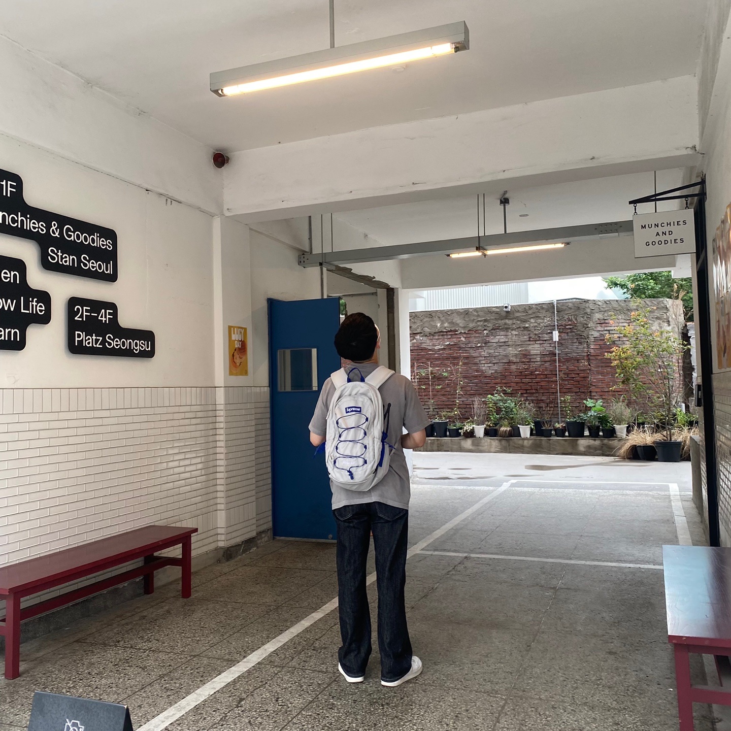 Supreme Backpack Silver - 22SS, Nike Air Force 1 '07 Low White 착용 스타일