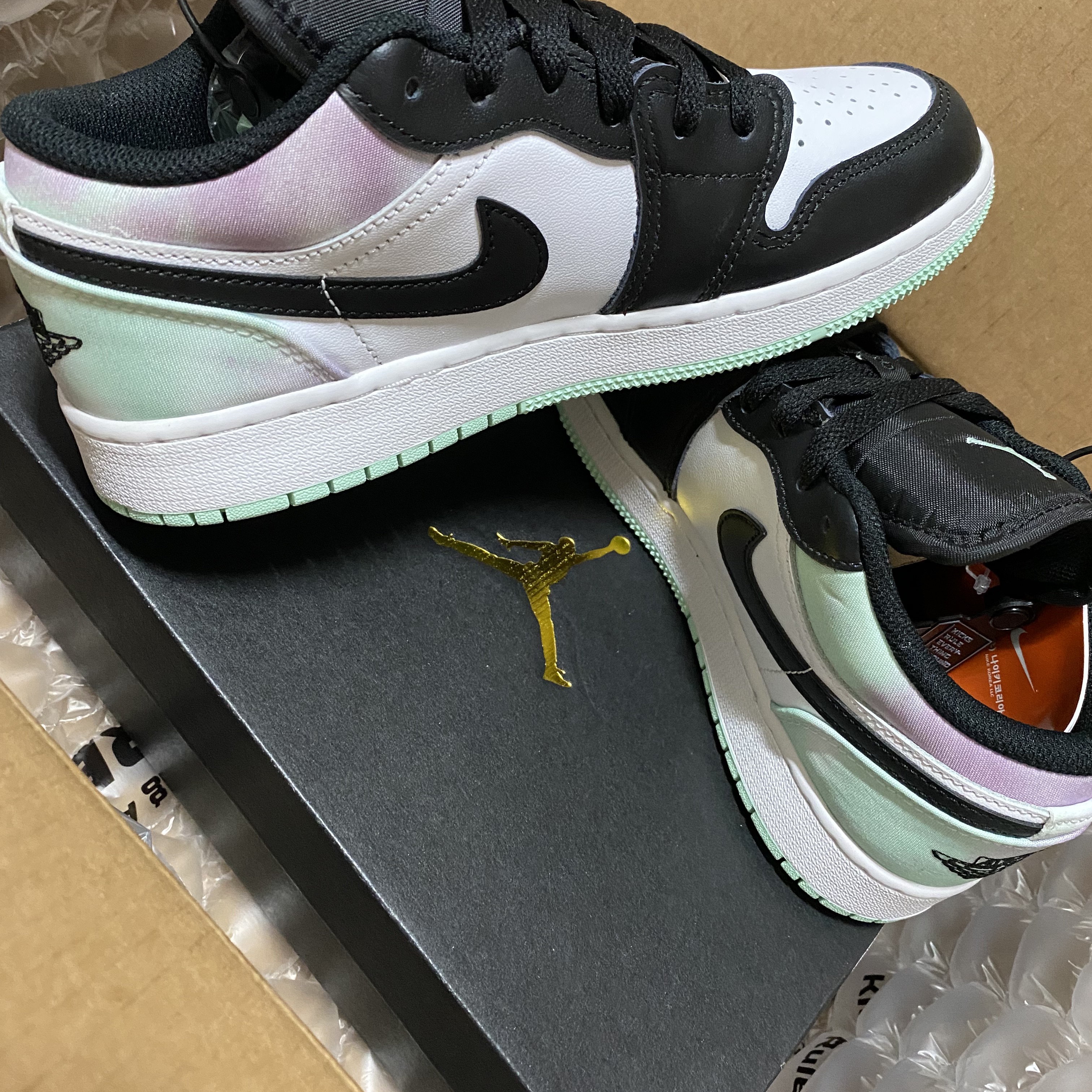 (GS) Jordan 1 Low SE White Black Tie-Dye 착용 스타일 - 3