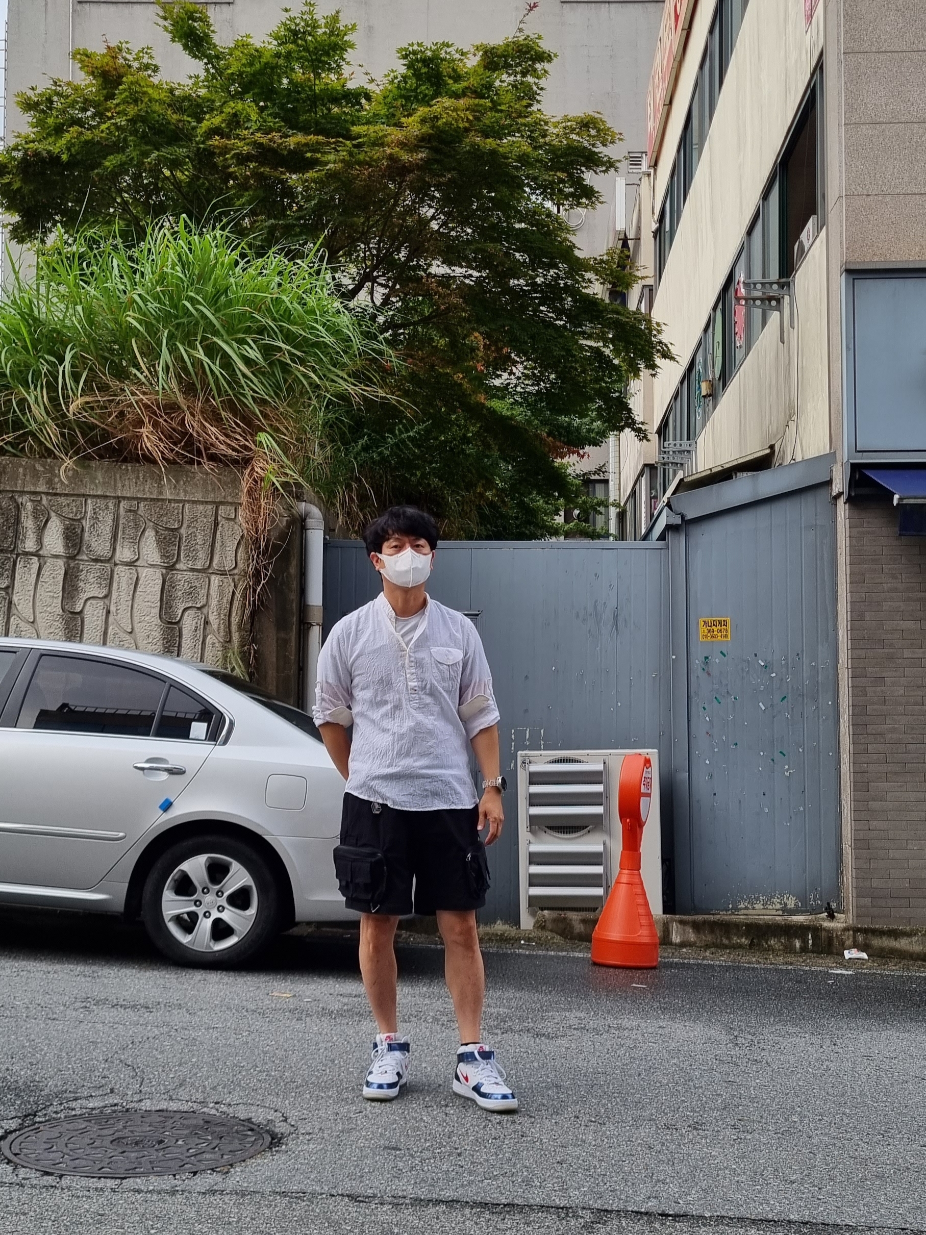 Nike Air Force 1 Mid QS University Red and Midnight Navy, Nike ACG Cargo Shorts Black - Asia 착용 스타일
