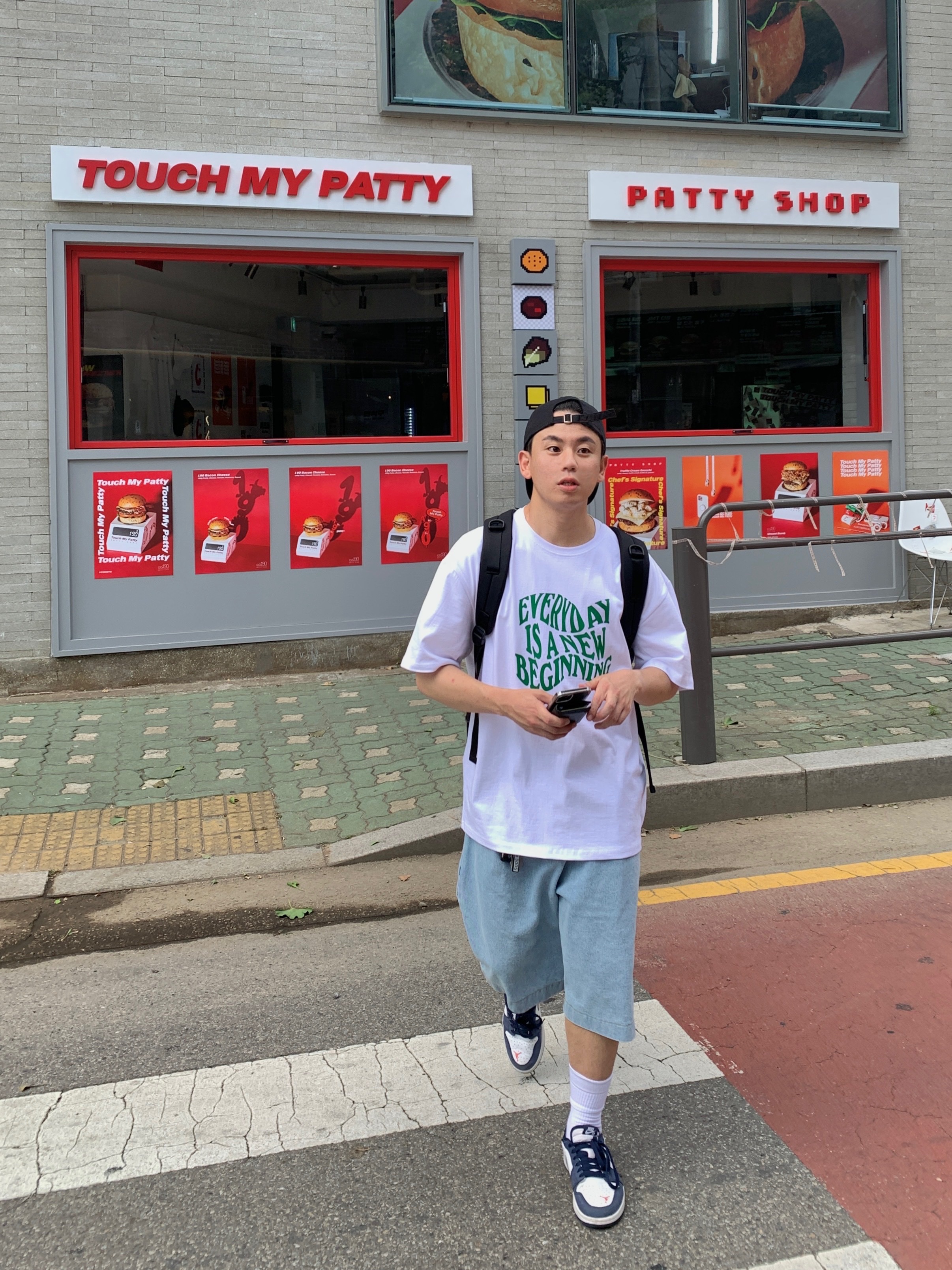 Jordan 1 Low SB Koston Midnight Navy 착용 스타일 - 4