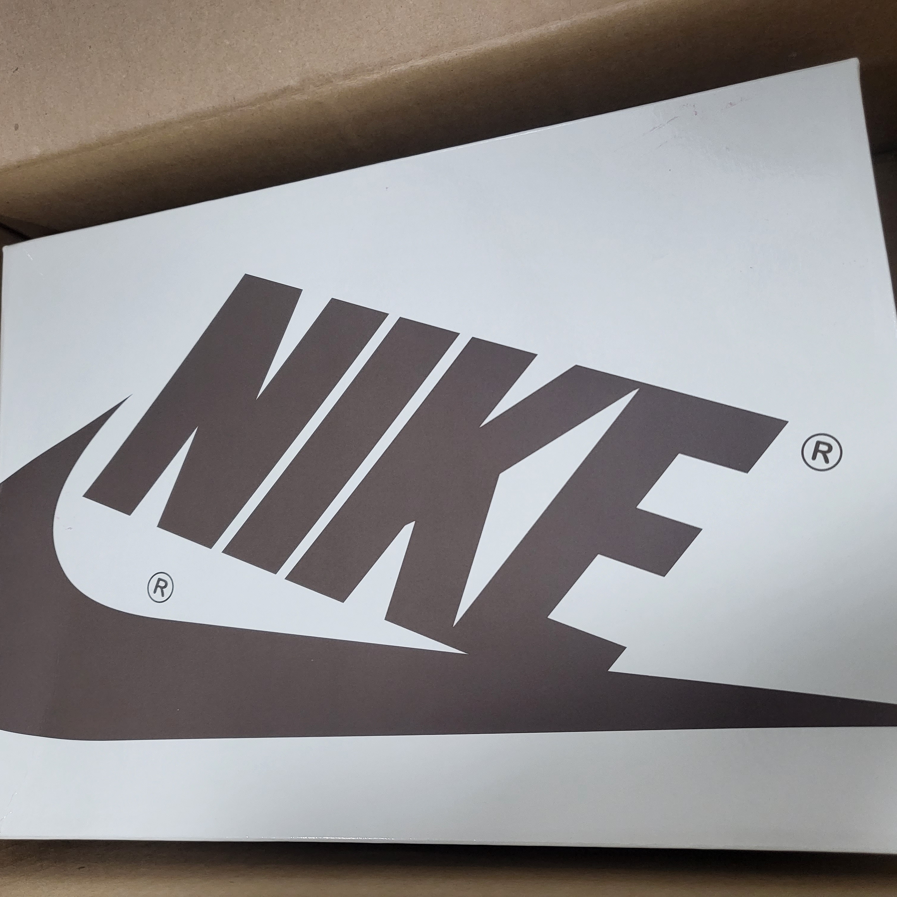 Jordan 1 x Travis Scott Retro Low OG SP Sail and Ridgerock 착용 스타일 - 3