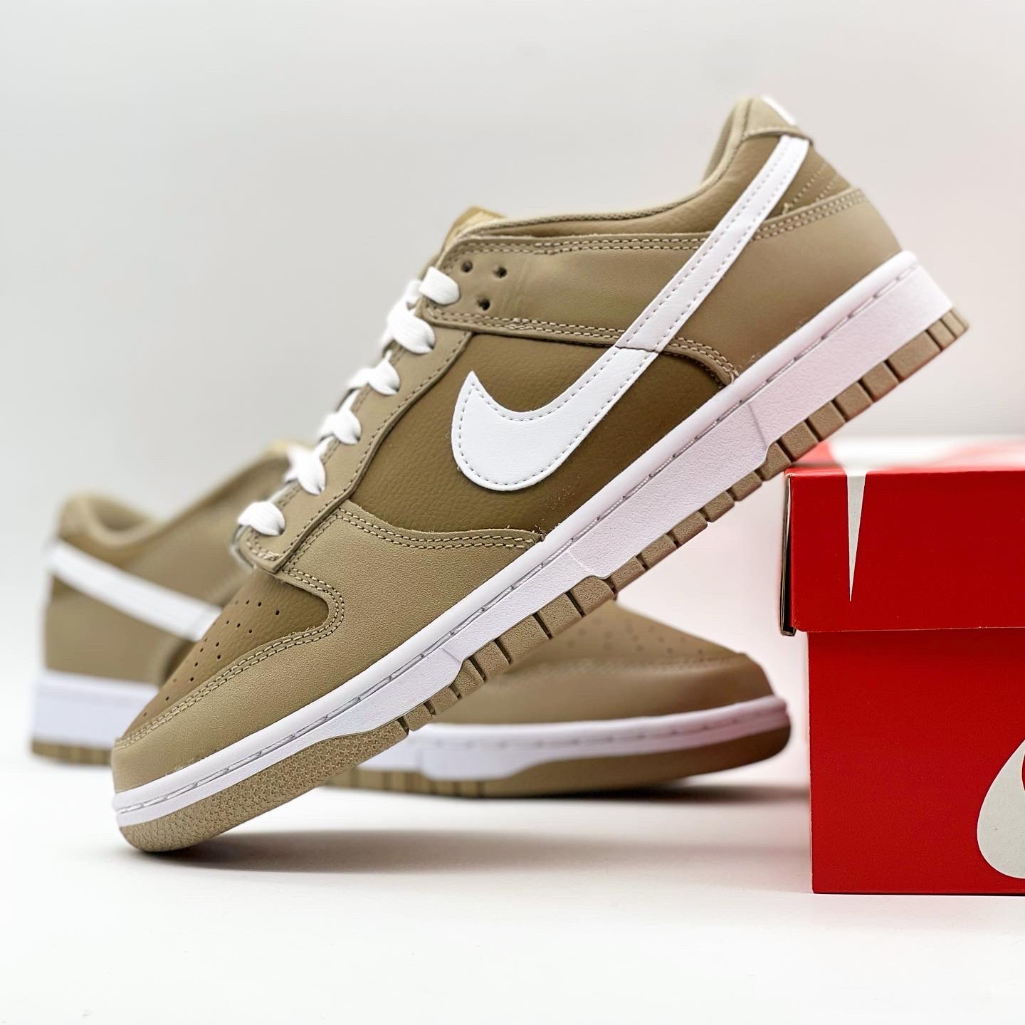 Nike Dunk Low Retro Khaki Hazel Rush 착용 스타일 - 4