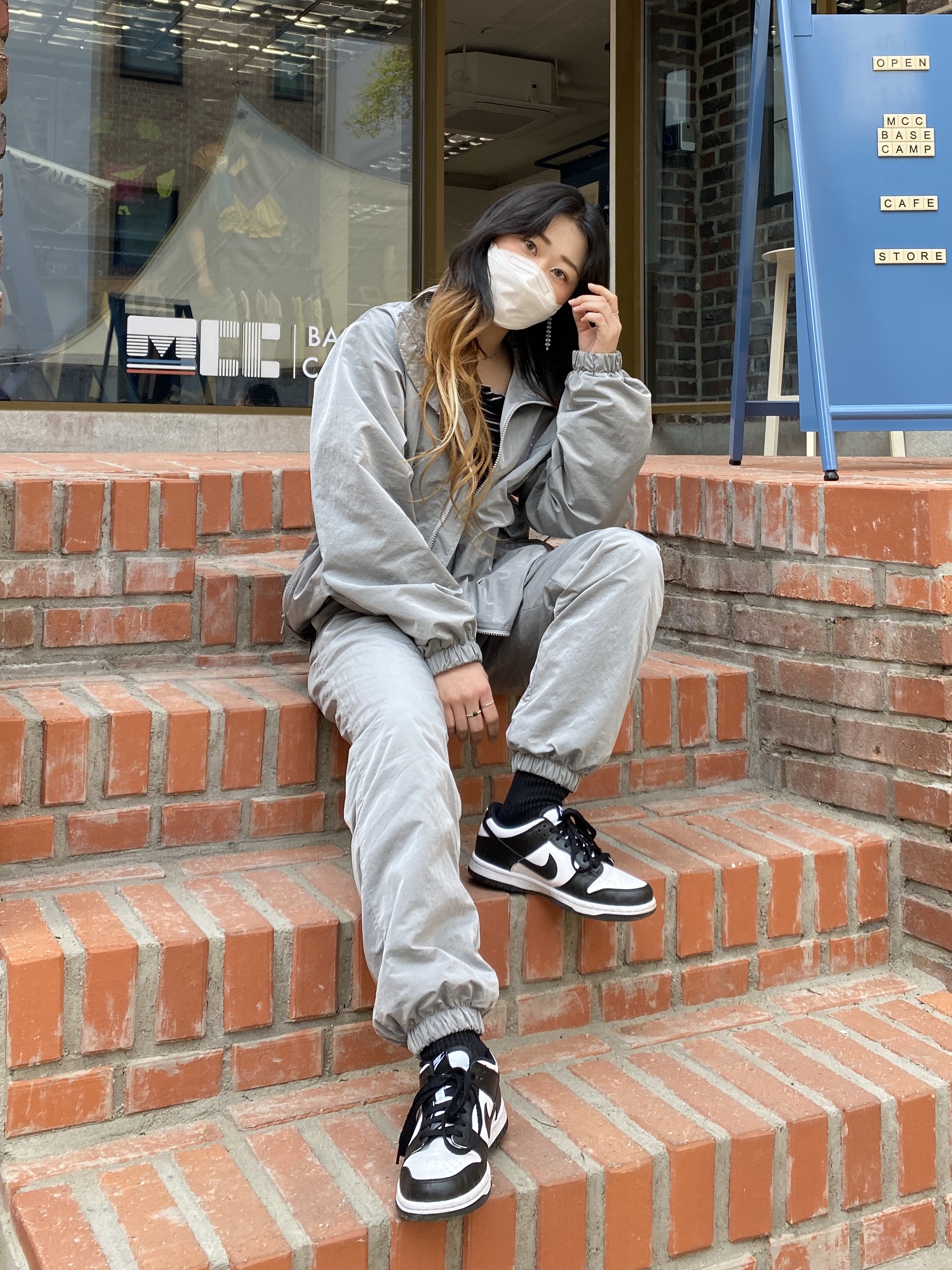 (W) Nike Dunk Low Black, Supreme Backpack Black - 18SS 착용 스타일 - 4