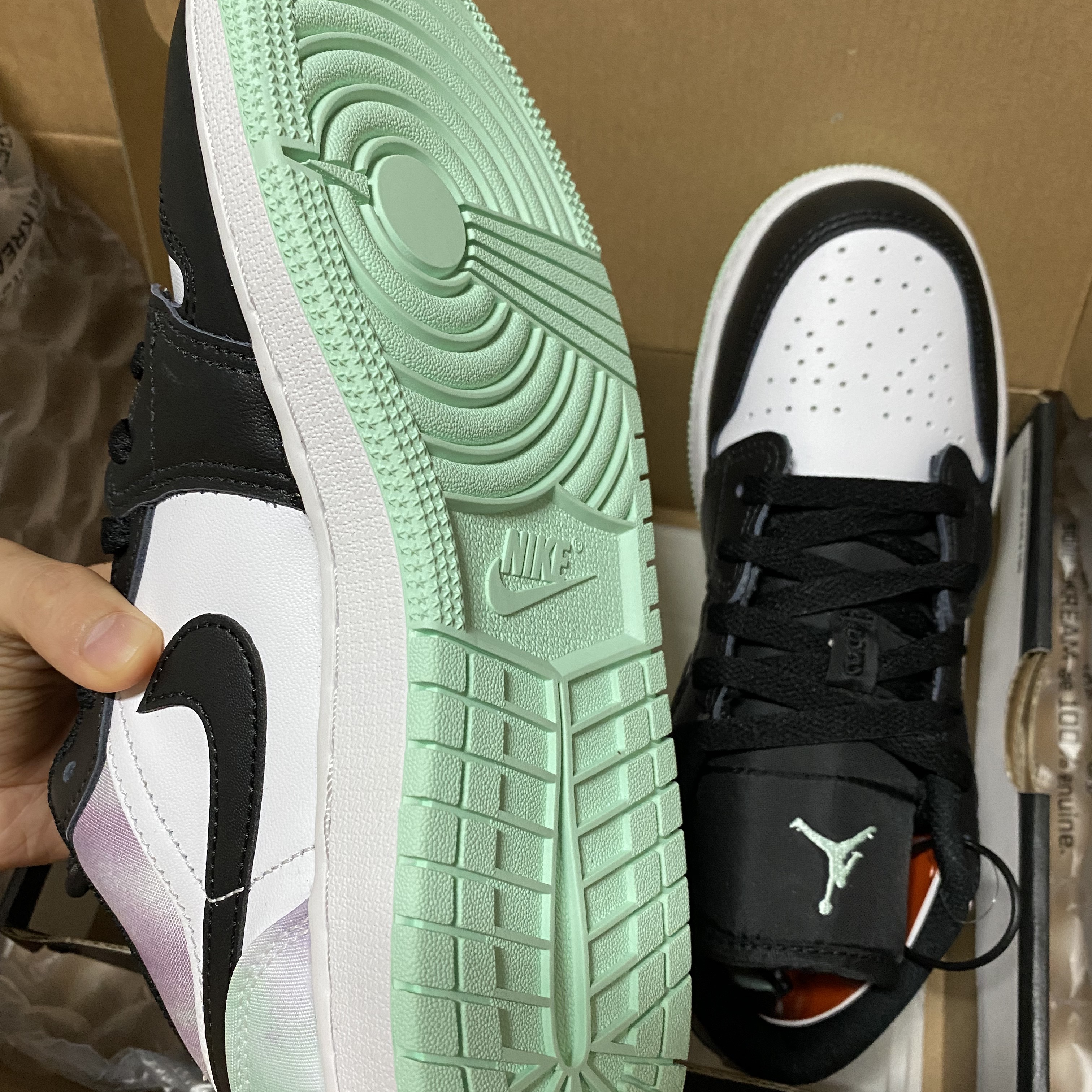 (GS) Jordan 1 Low SE White Black Tie-Dye 착용 스타일 - 2