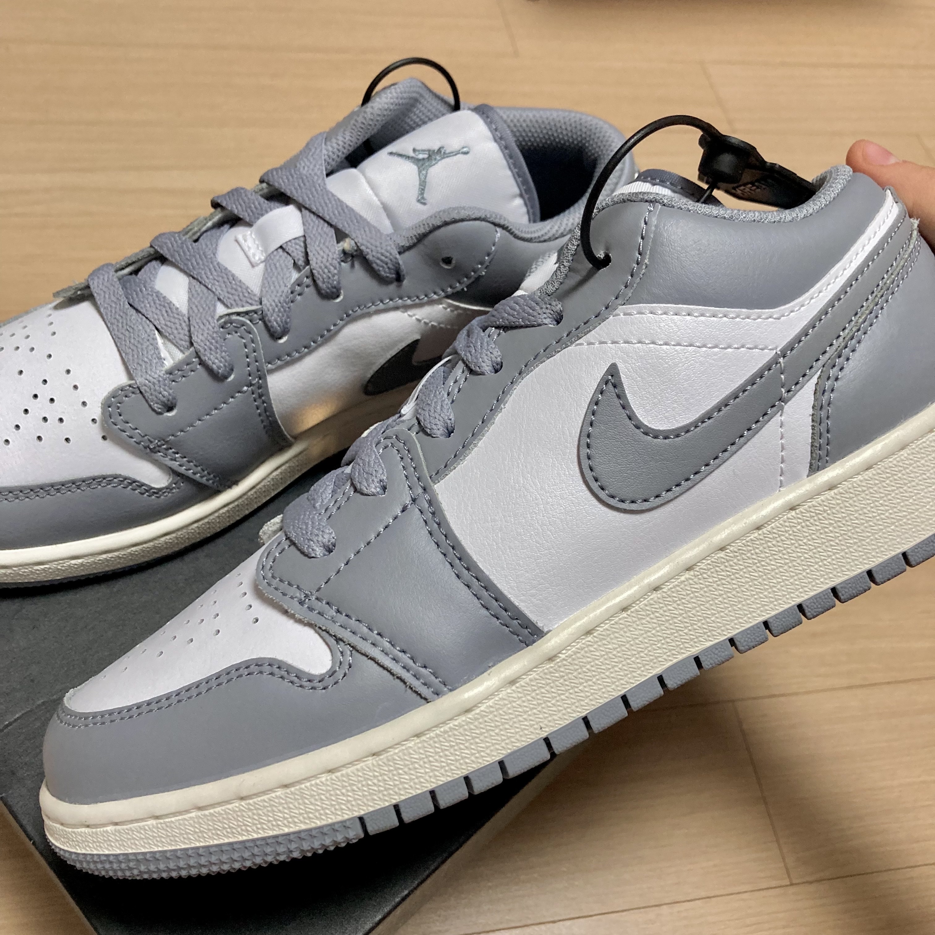(GS) Jordan 1 Low Stealth and White, Jordan 1 Low Stealth and White 착용 스타일 - 1