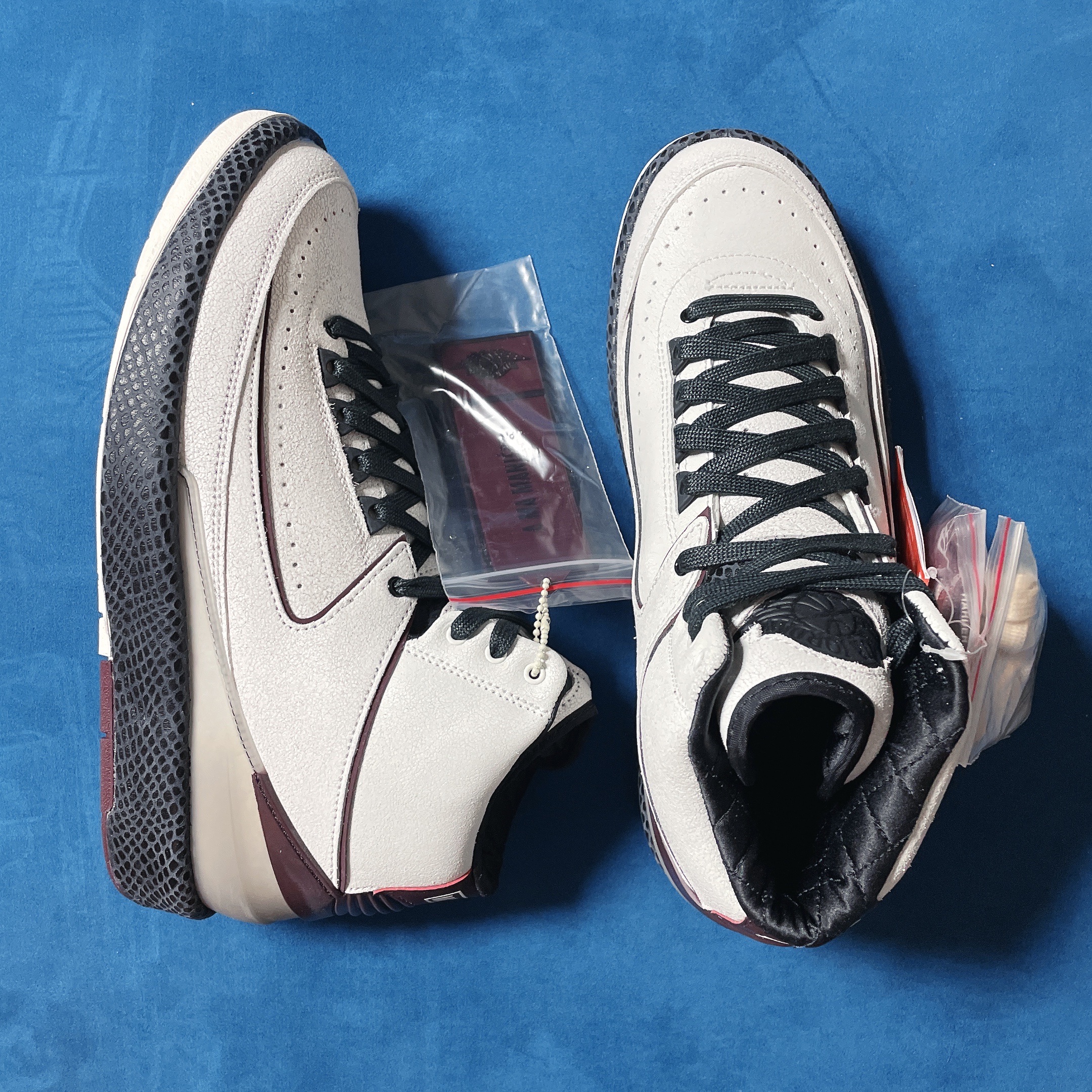 Jordan 2 x A Ma Maniere Retro SP Sail and Burgundy 착용 스타일 - 3