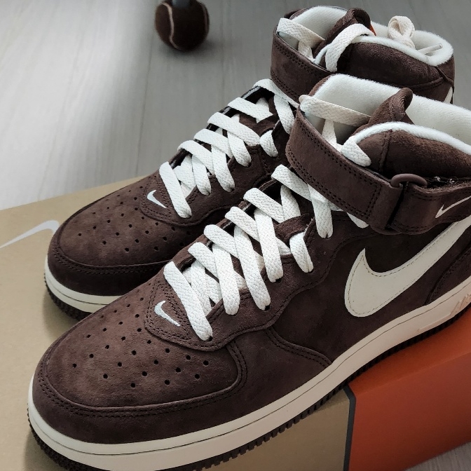 Nike Air Force 1 Mid '07 QS Chocolate 착용 스타일 - 2