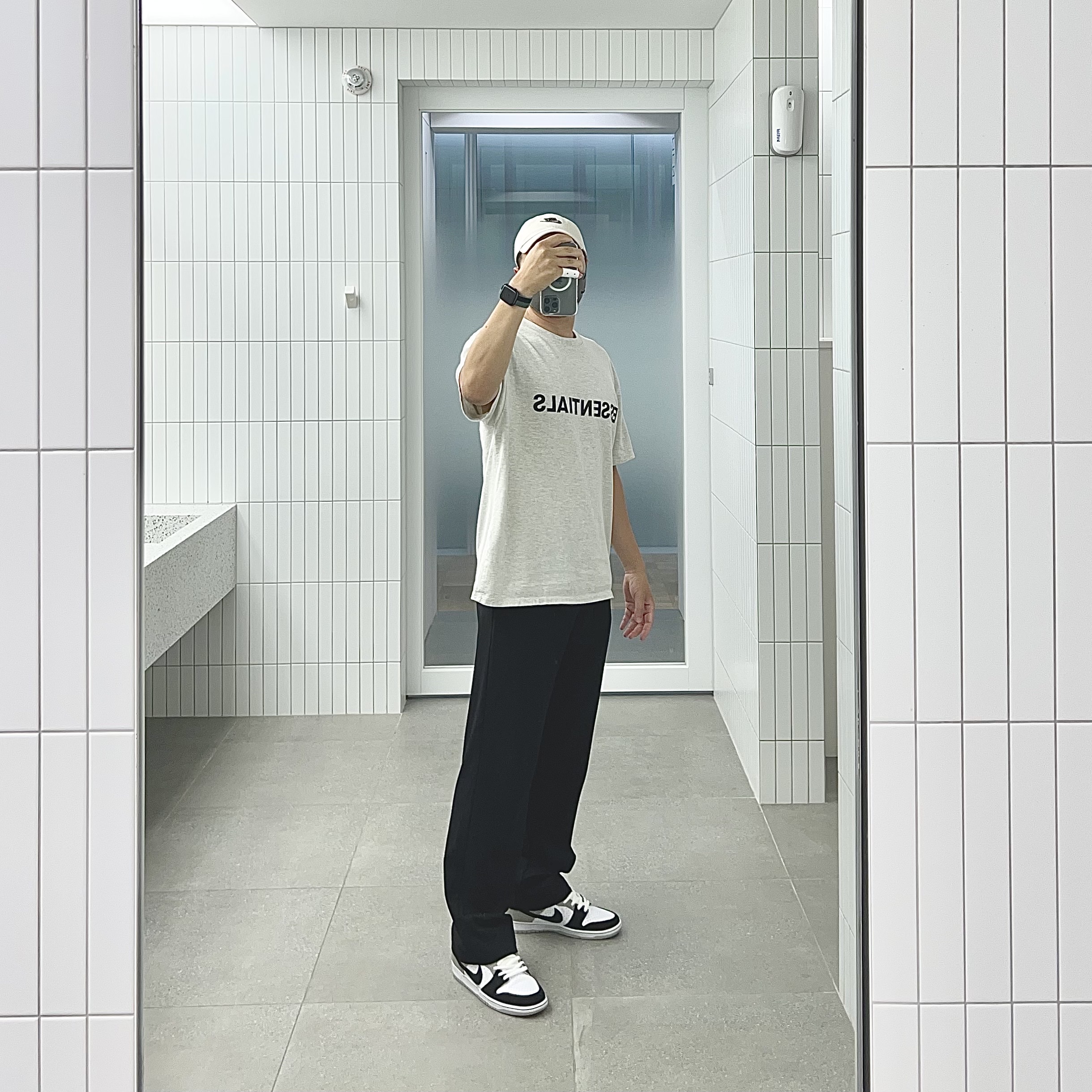 Nike SB Dunk Low Pro Chlorophyll, Essentials 3D Silicon Applique Boxy T-Shirt Oatmeal/Oatmeal Heather/Light Heather Oatmeal 2020 착용 스타일