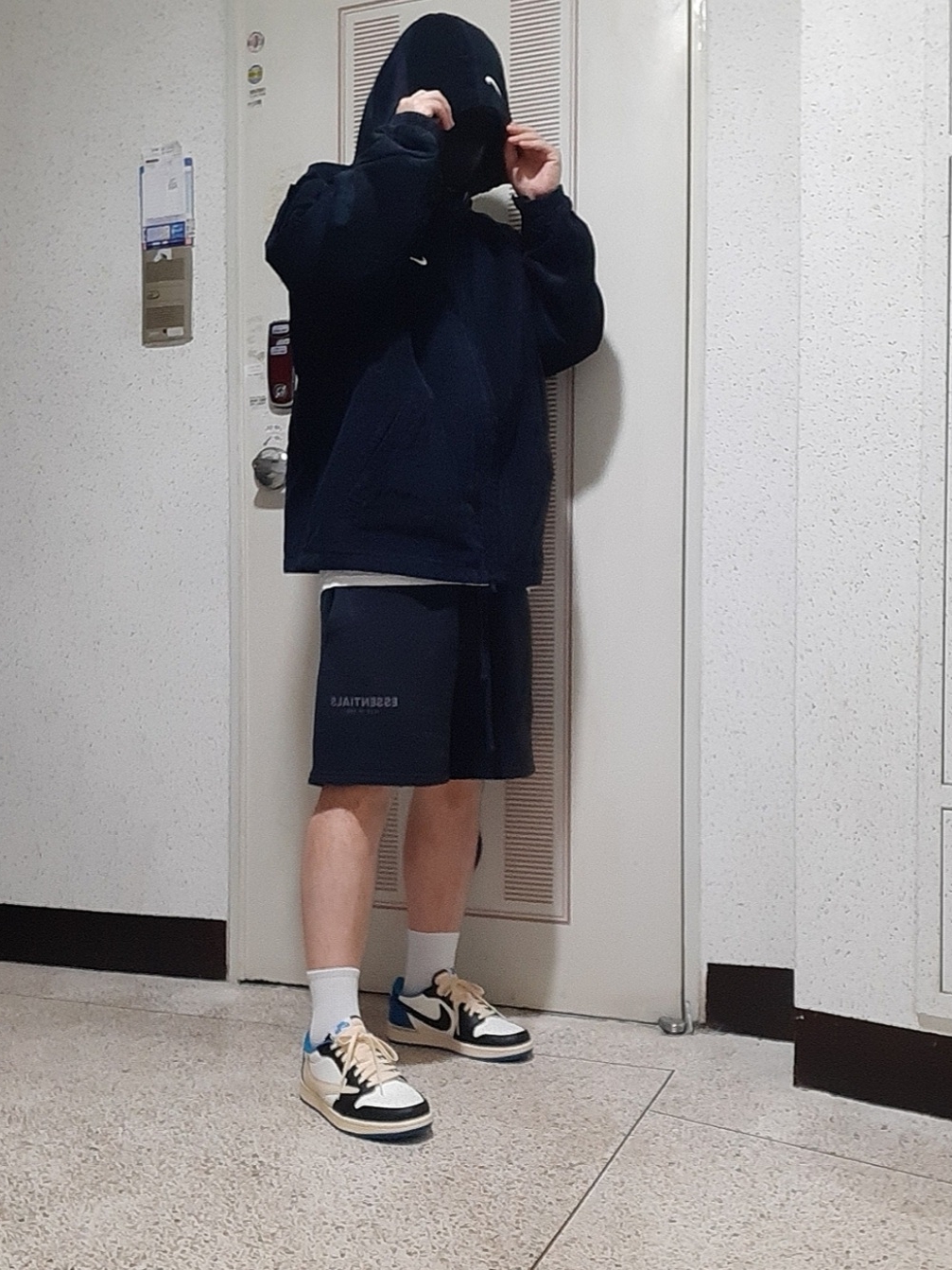 Supreme x Nike Arc Corduroy Hooded Jacket Black - 22SS, Jordan 1 x Travis Scott x Fragment Retro Low OG SP Military Blue 착용 스타일 - 1
