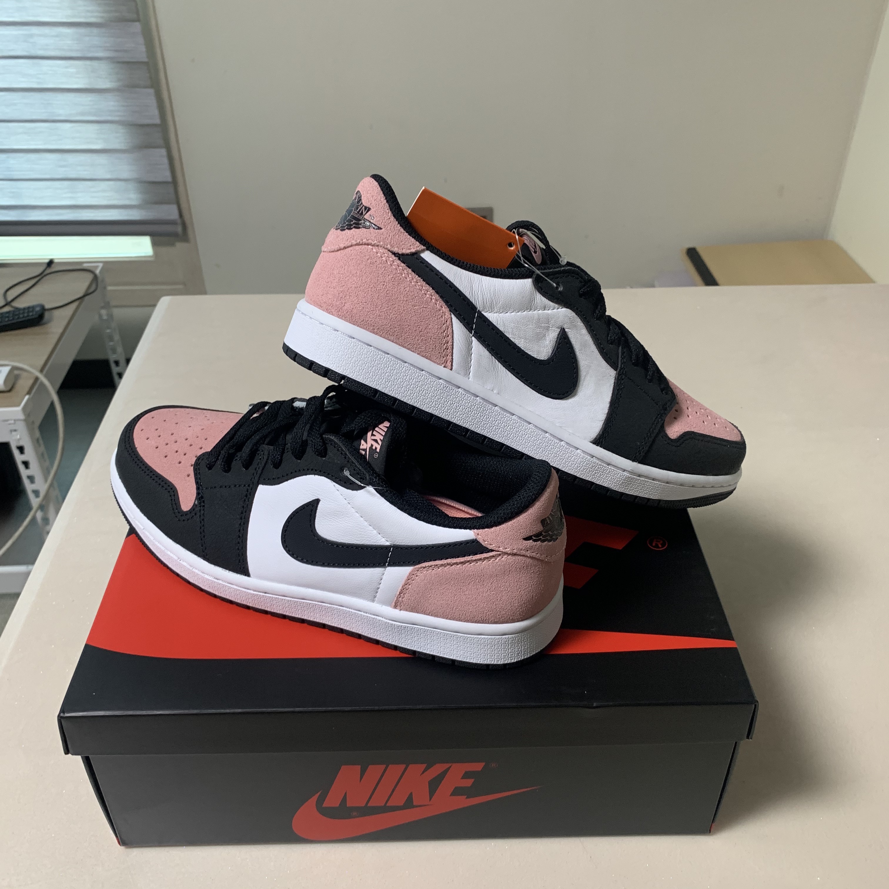 Jordan 1 Retro Low OG Bleached Coral 착용 스타일 - 5