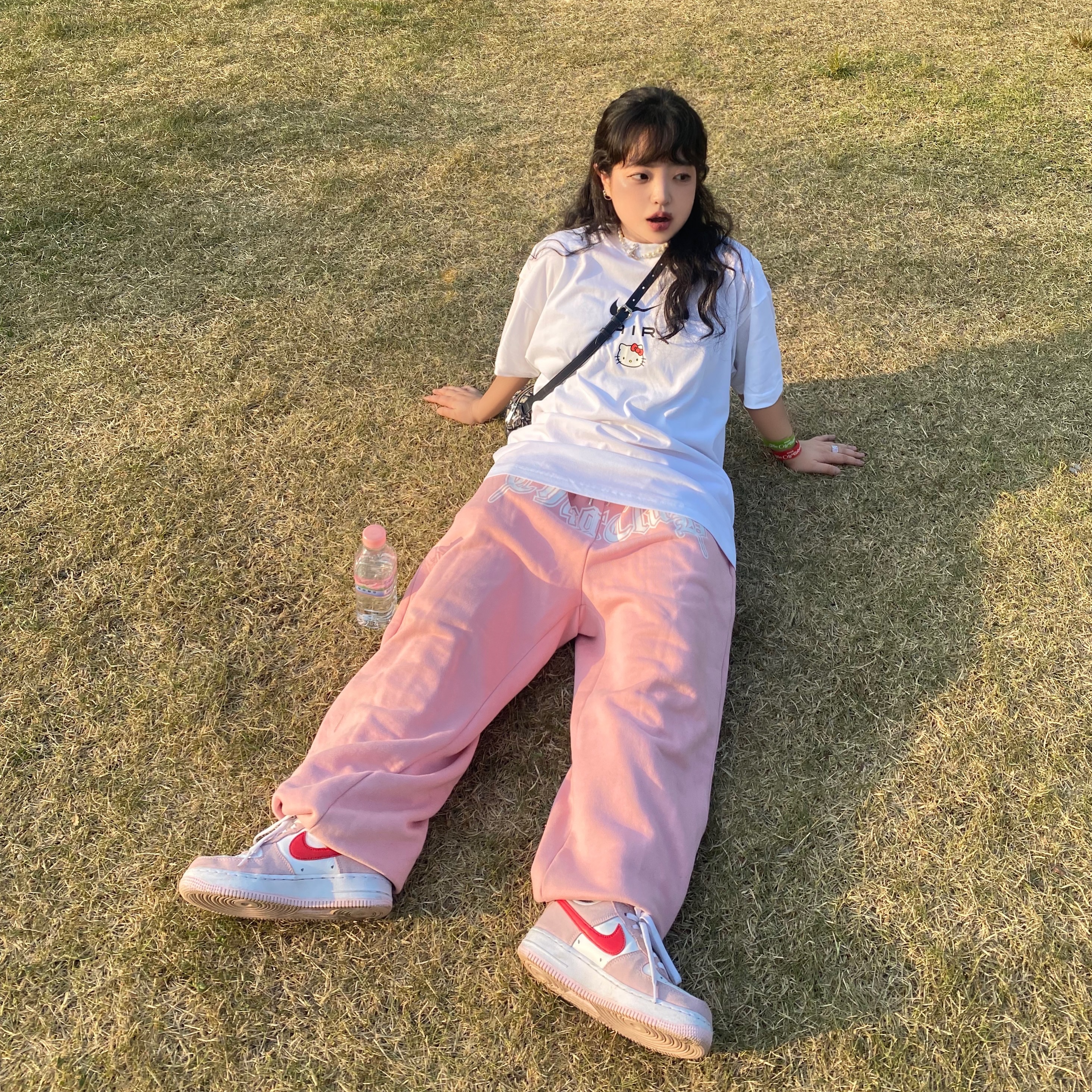 Nike Air Force 1 '07 QS Valentine's Day, Nike x Hello Kitty NRG Air T-Shirt White - Asia 착용 스타일