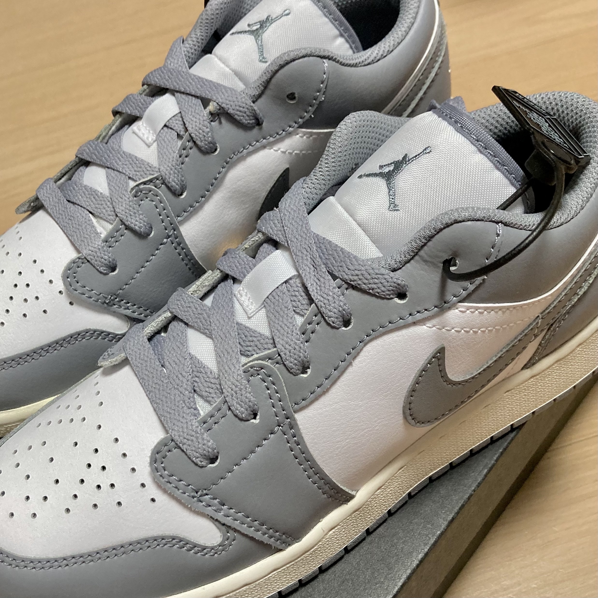 (GS) Jordan 1 Low Stealth and White, Jordan 1 Low Stealth and White 착용 스타일 - 3