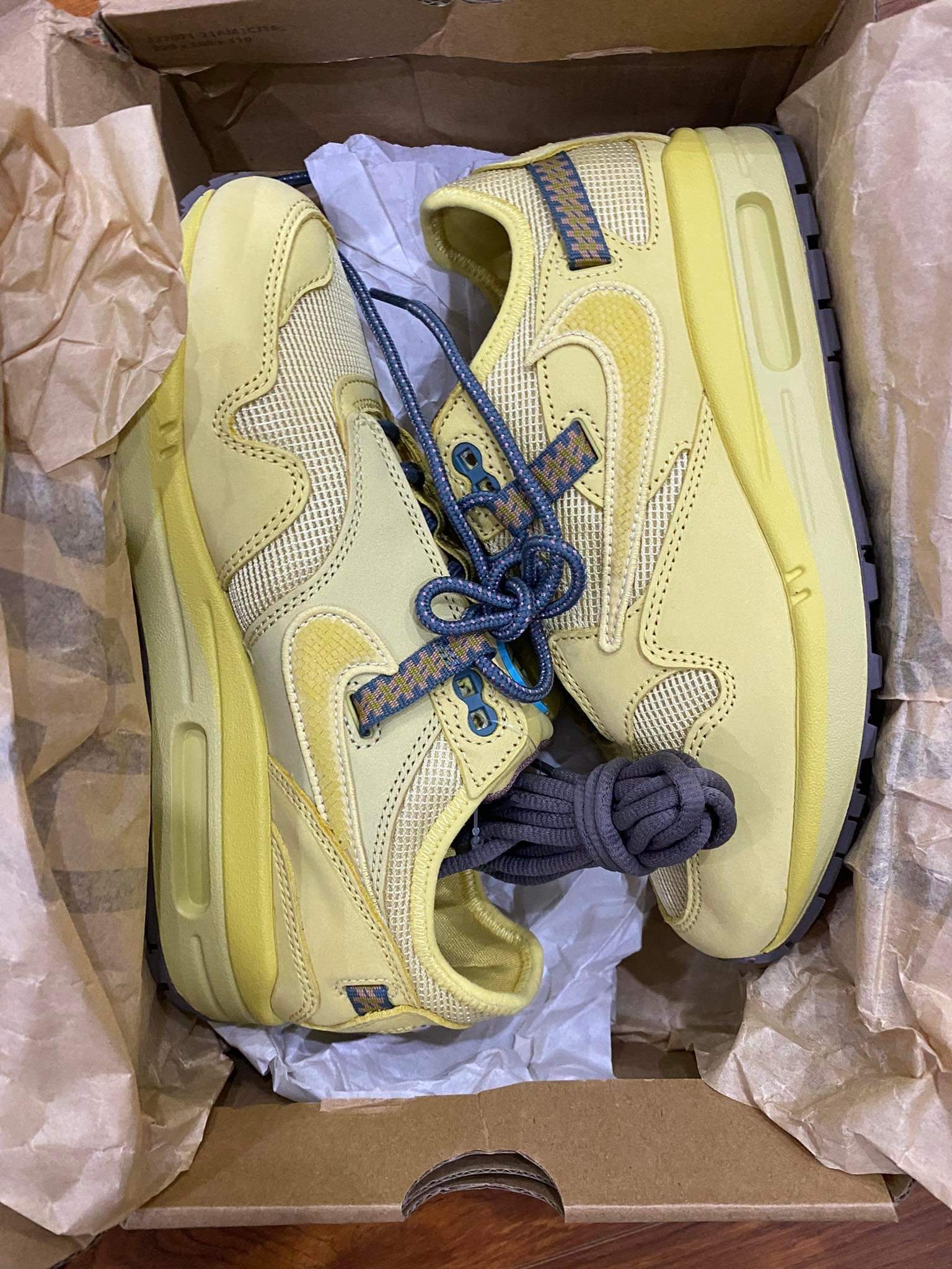 Nike x Travis Scott Air Max 1 Cact.us Gold 착용 스타일