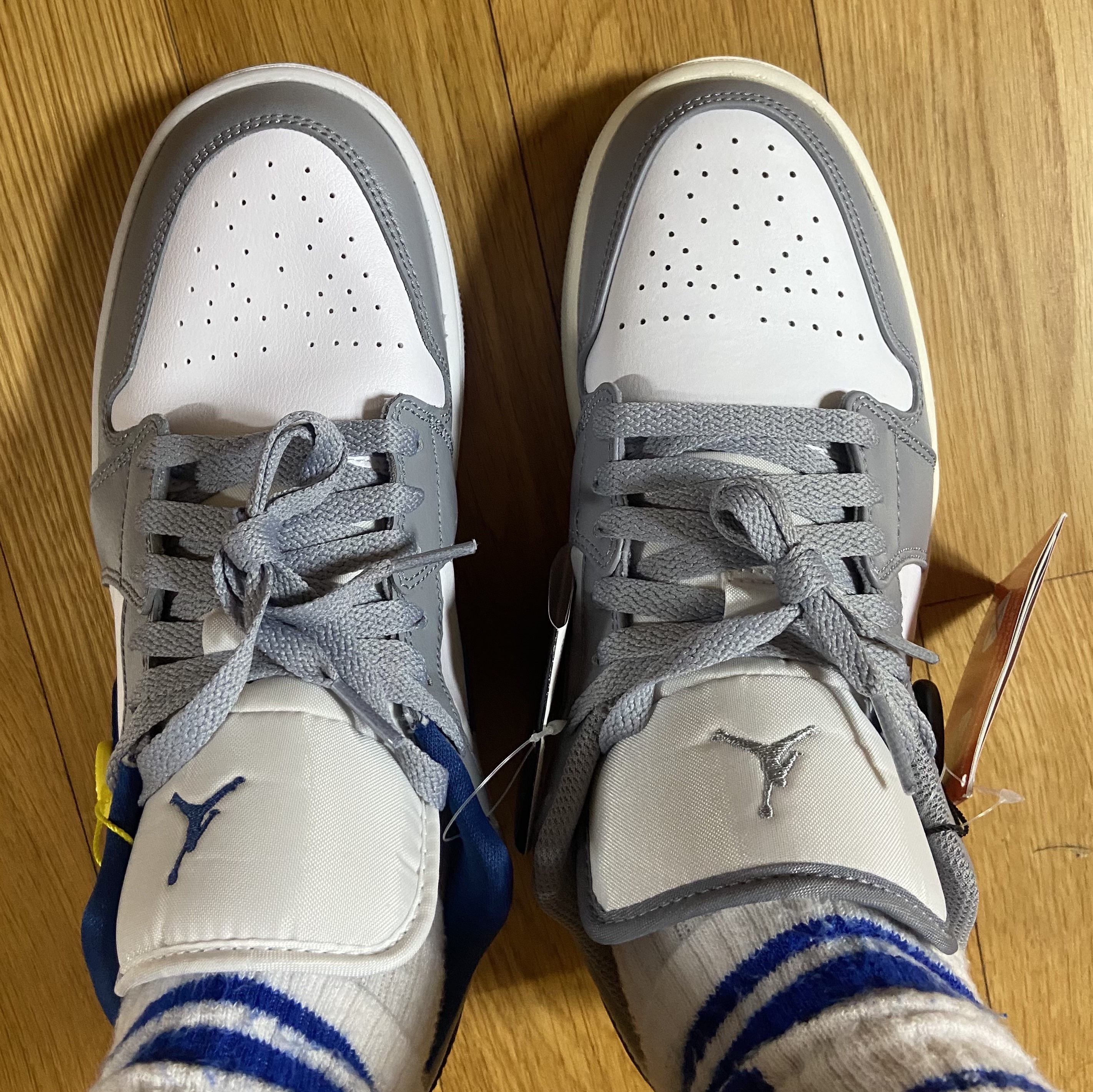 Jordan 1 Low Stealth and White, (W) Jordan 1 Low White Grey Blue 착용 스타일 - 1