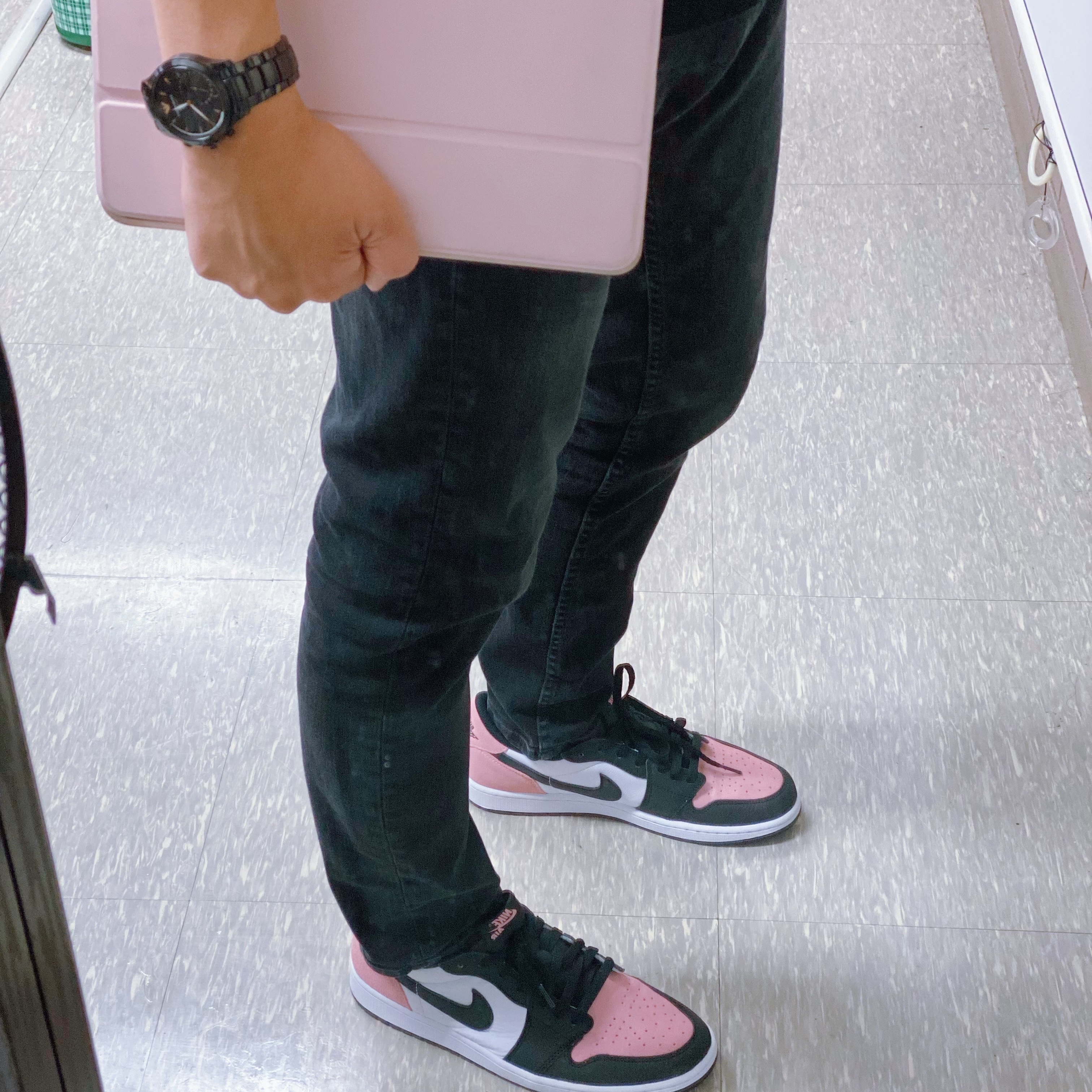 Jordan 1 Retro Low OG Bleached Coral 착용 스타일