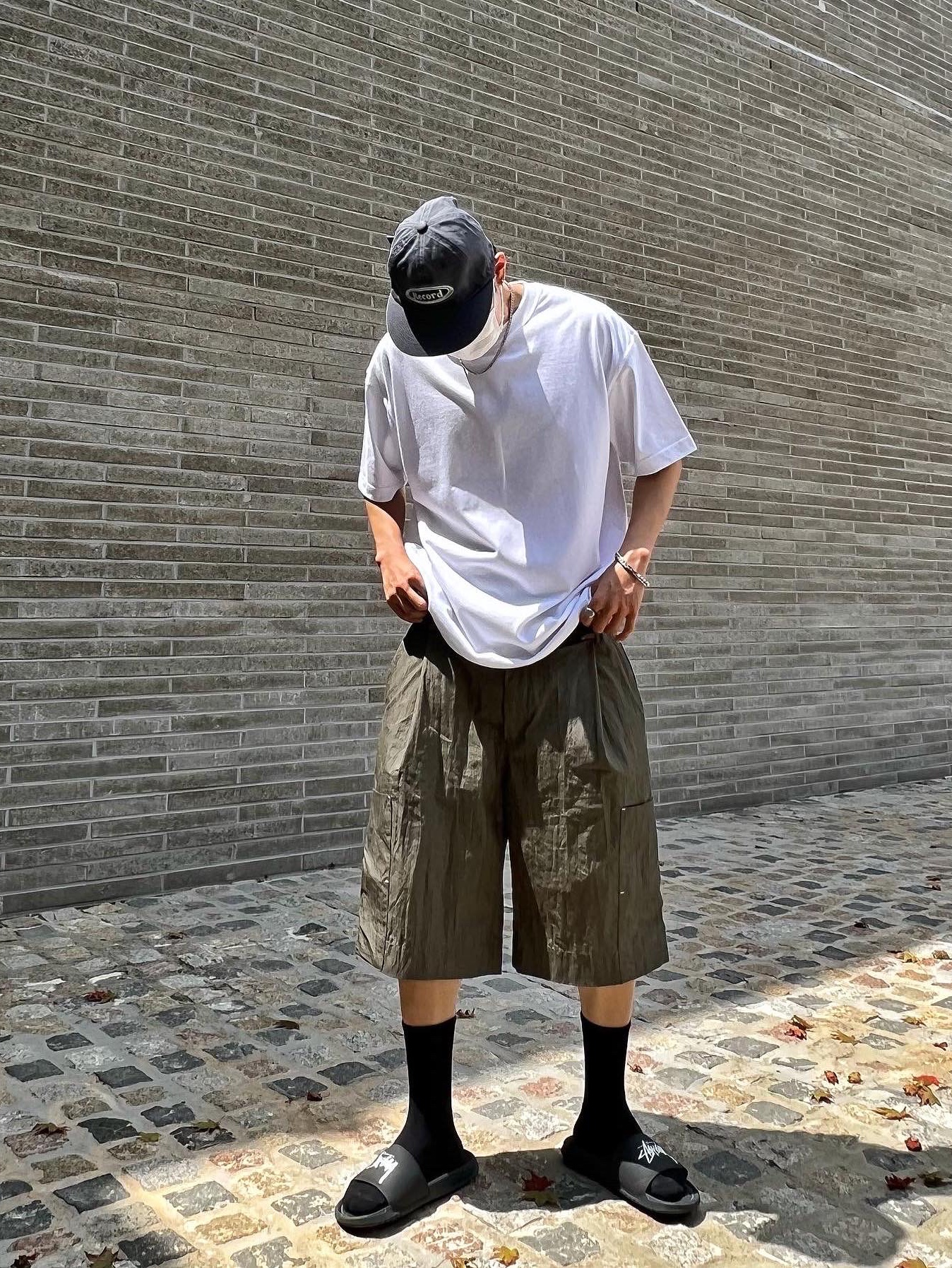 Nike x Stussy Benassi Slide Black 착용 스타일 - 2