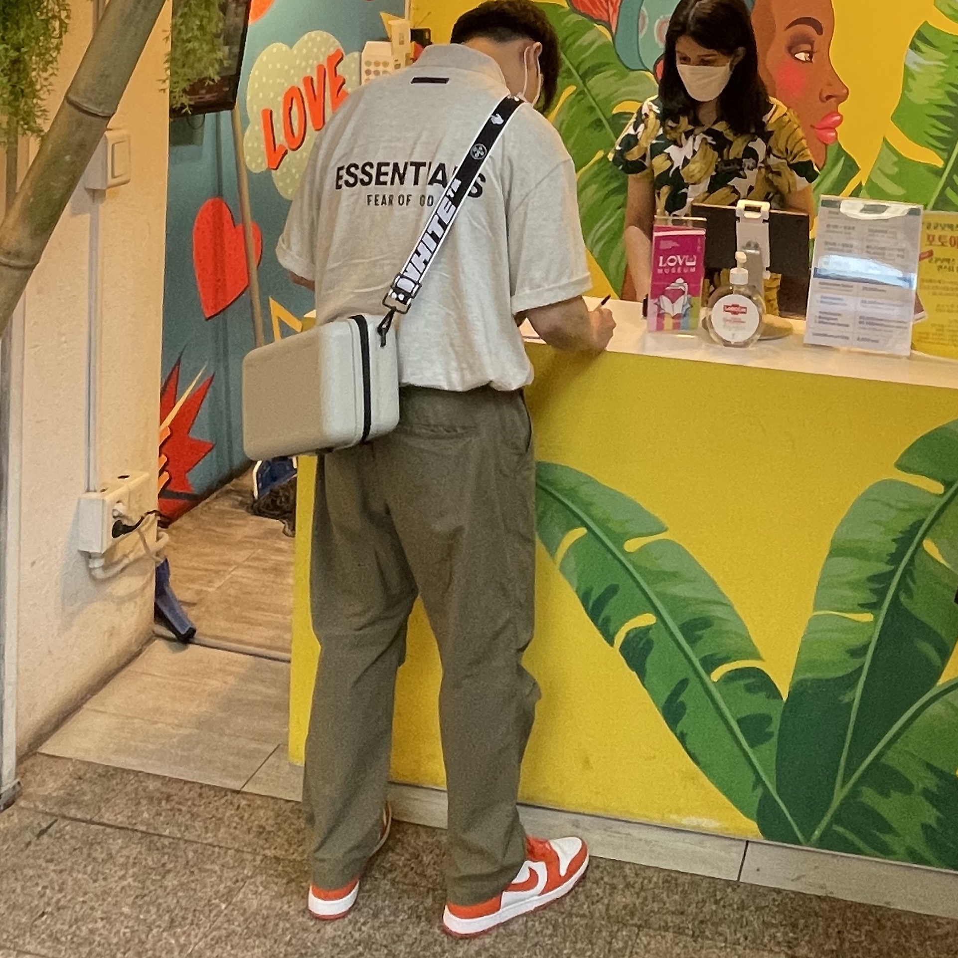 Nike Dunk High Retro Orange Blaze, Off-White x Amore Pacific Protection Box (Without Cosmetics) 착용 스타일