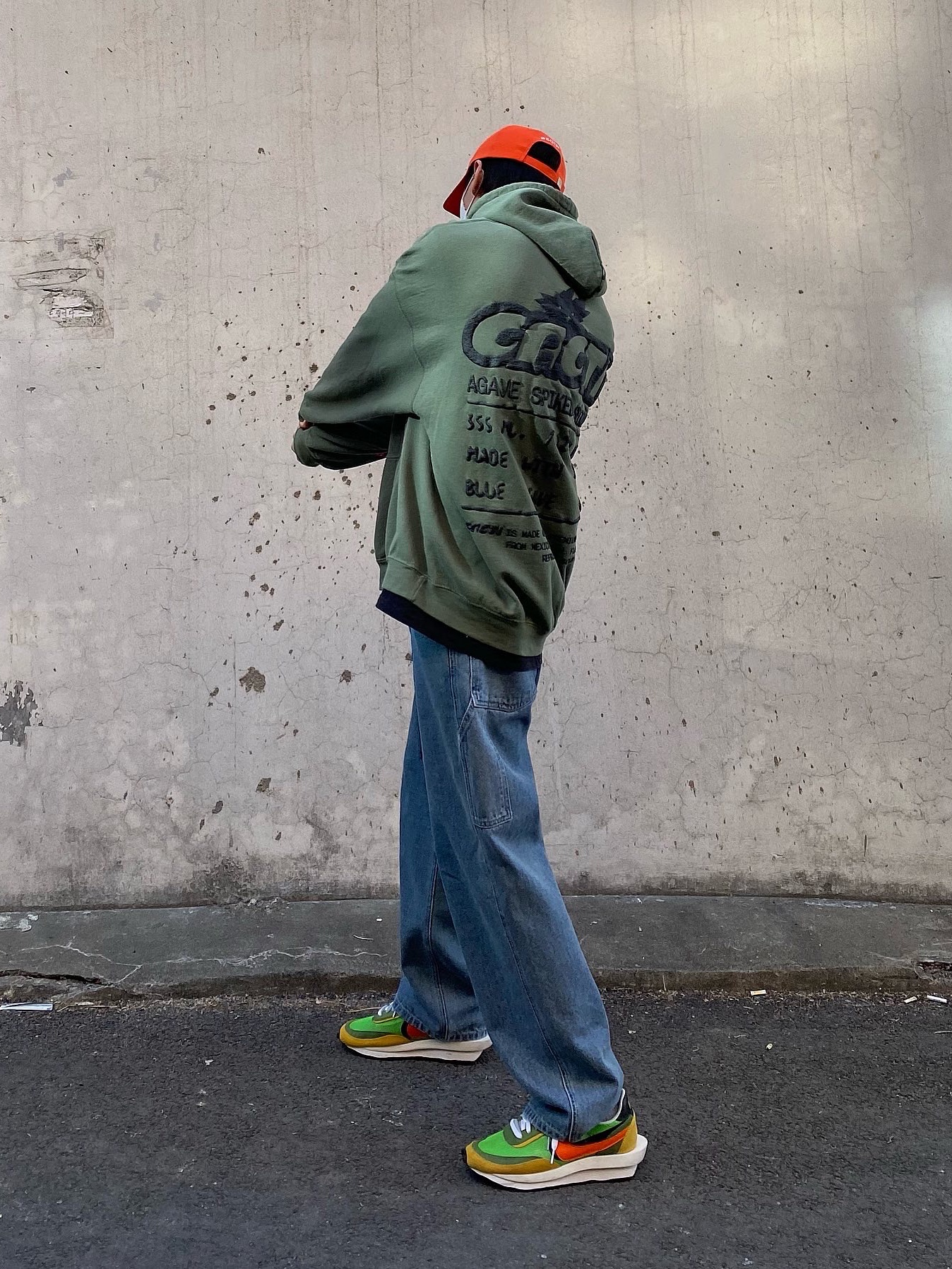 Nike x Sacai LDWaffle Green Multi 착용 스타일 - 3