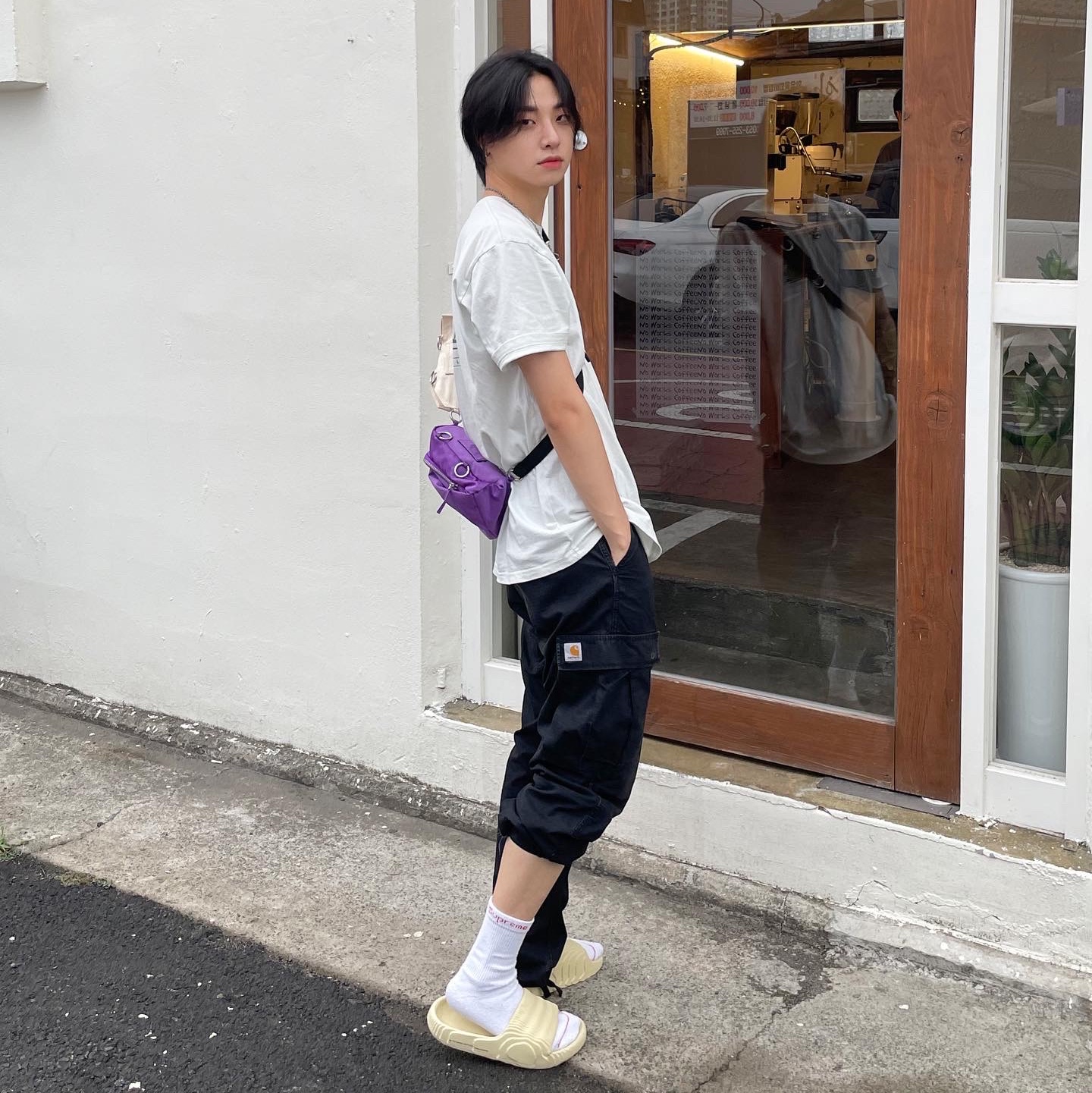 Adidas Adilette 22 Desert Sand 착용 스타일 - 2