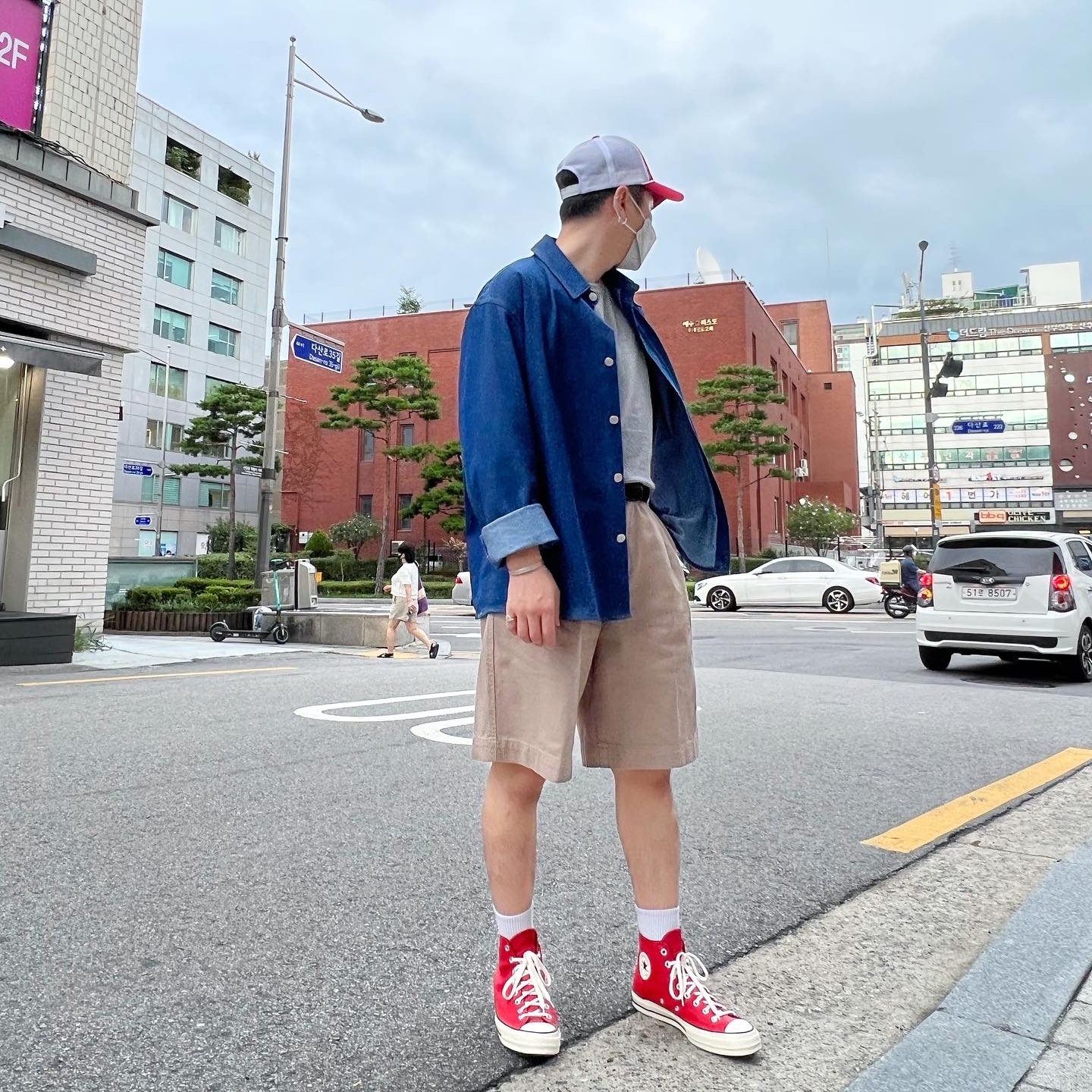 Converse Chuck 70 High Seasonal Leather University Red 착용 스타일 - 4