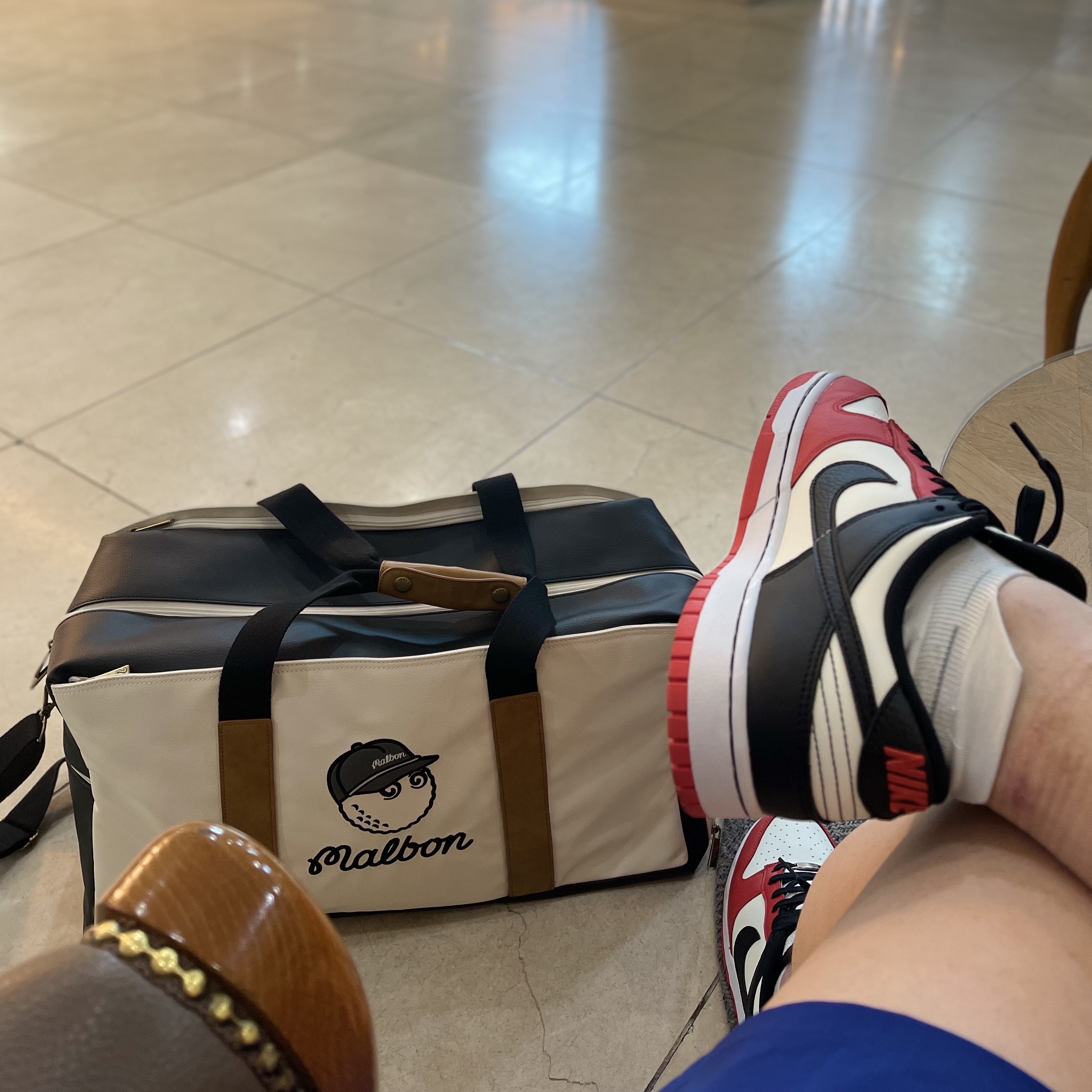 Nike x NBA Dunk Low Retro EMB Black and Chile Red, Malbon Golf M Bucket Classic Boston Bag Ivory 착용 스타일