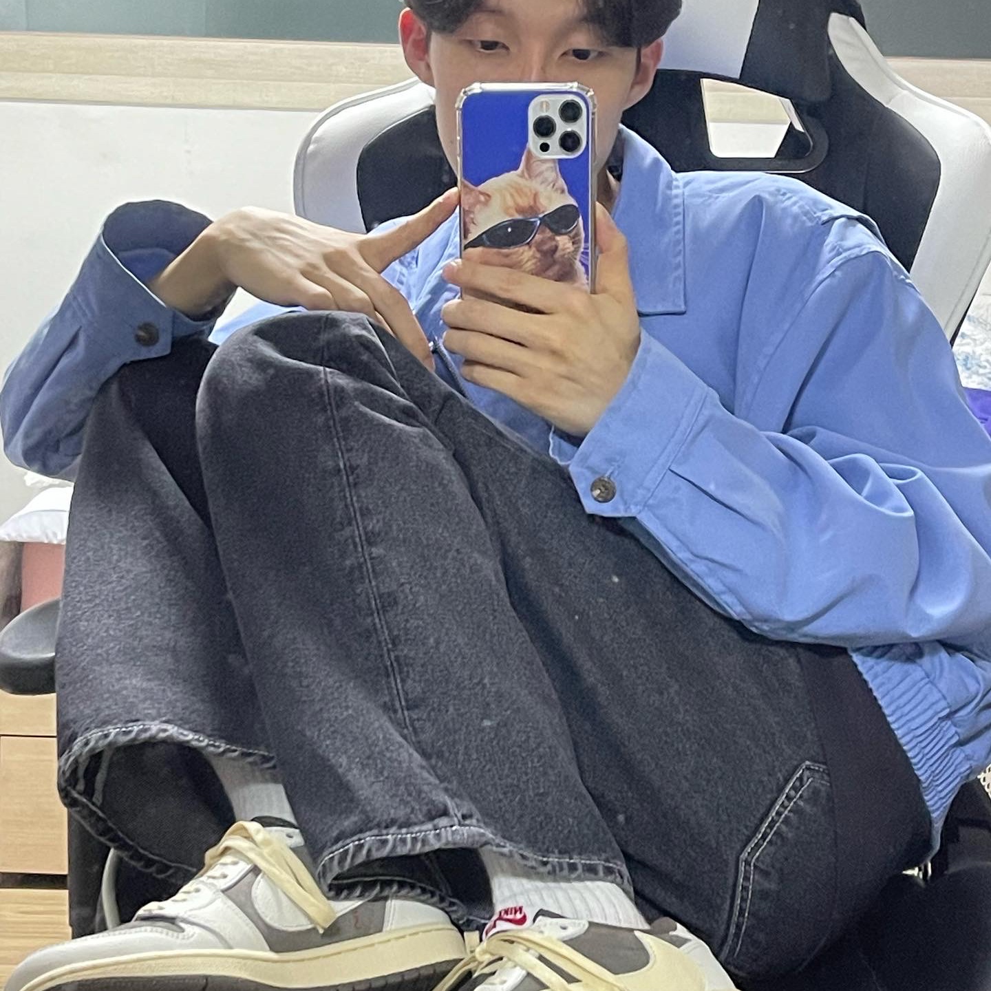 Jordan 1 x Travis Scott Retro Low OG SP Sail and Ridgerock 착용 스타일 - 1