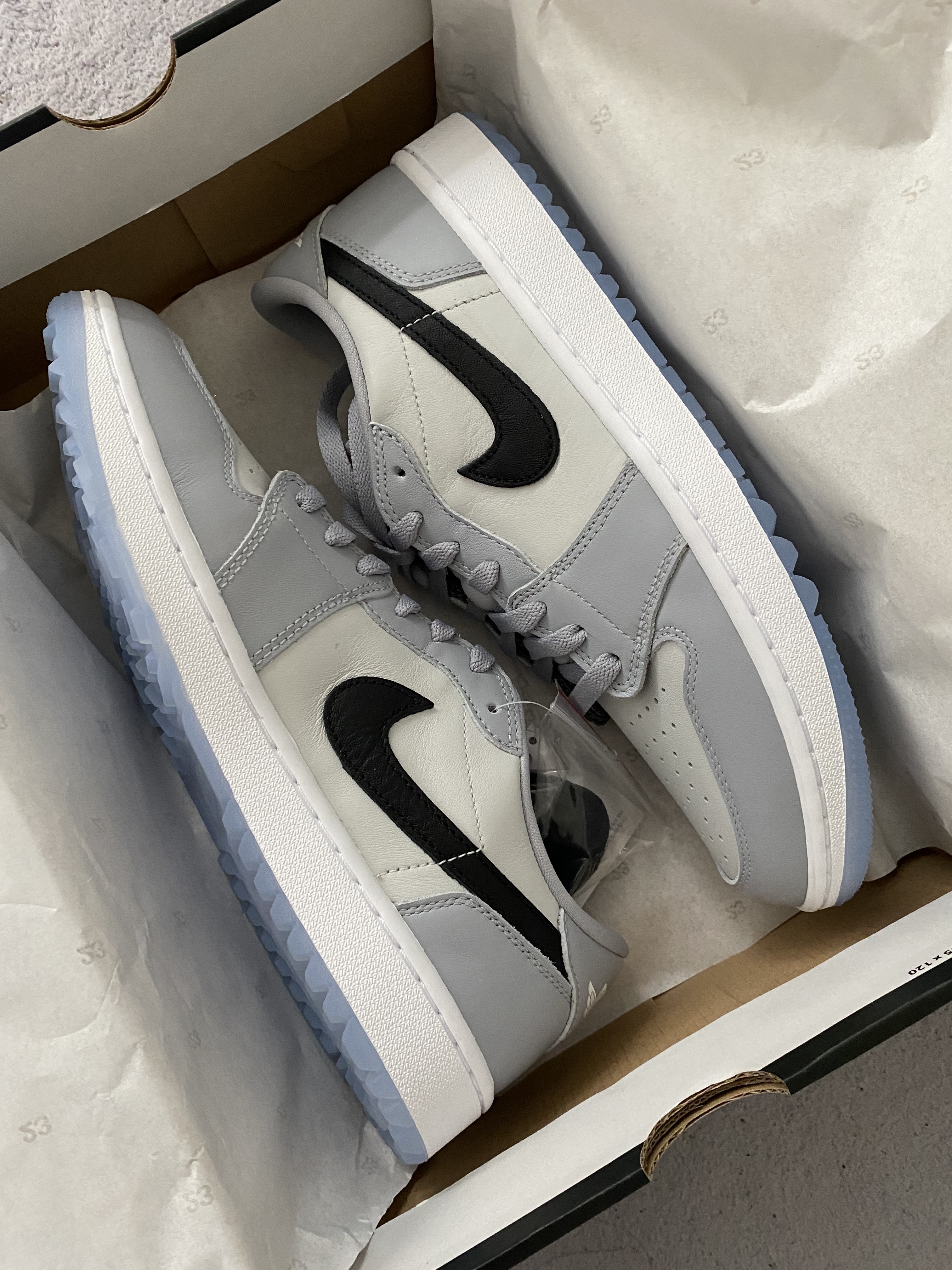 Jordan 1 Low Golf Wolf Grey 착용 스타일
