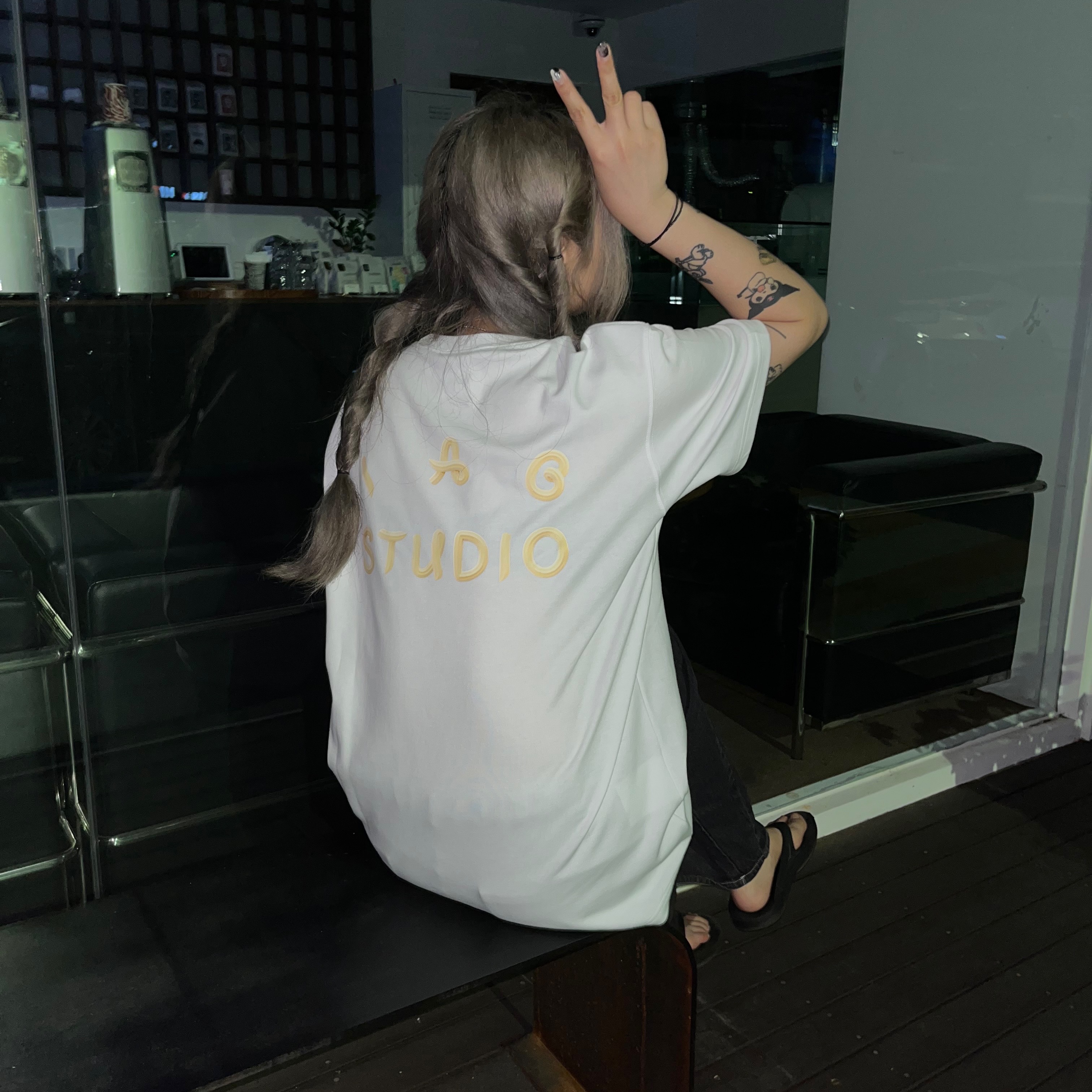 IAB Studio x Ottogi Mayonnaise 50th Anniversary T-Shirt White, Oofos OOriginal Black 착용 스타일 - 2