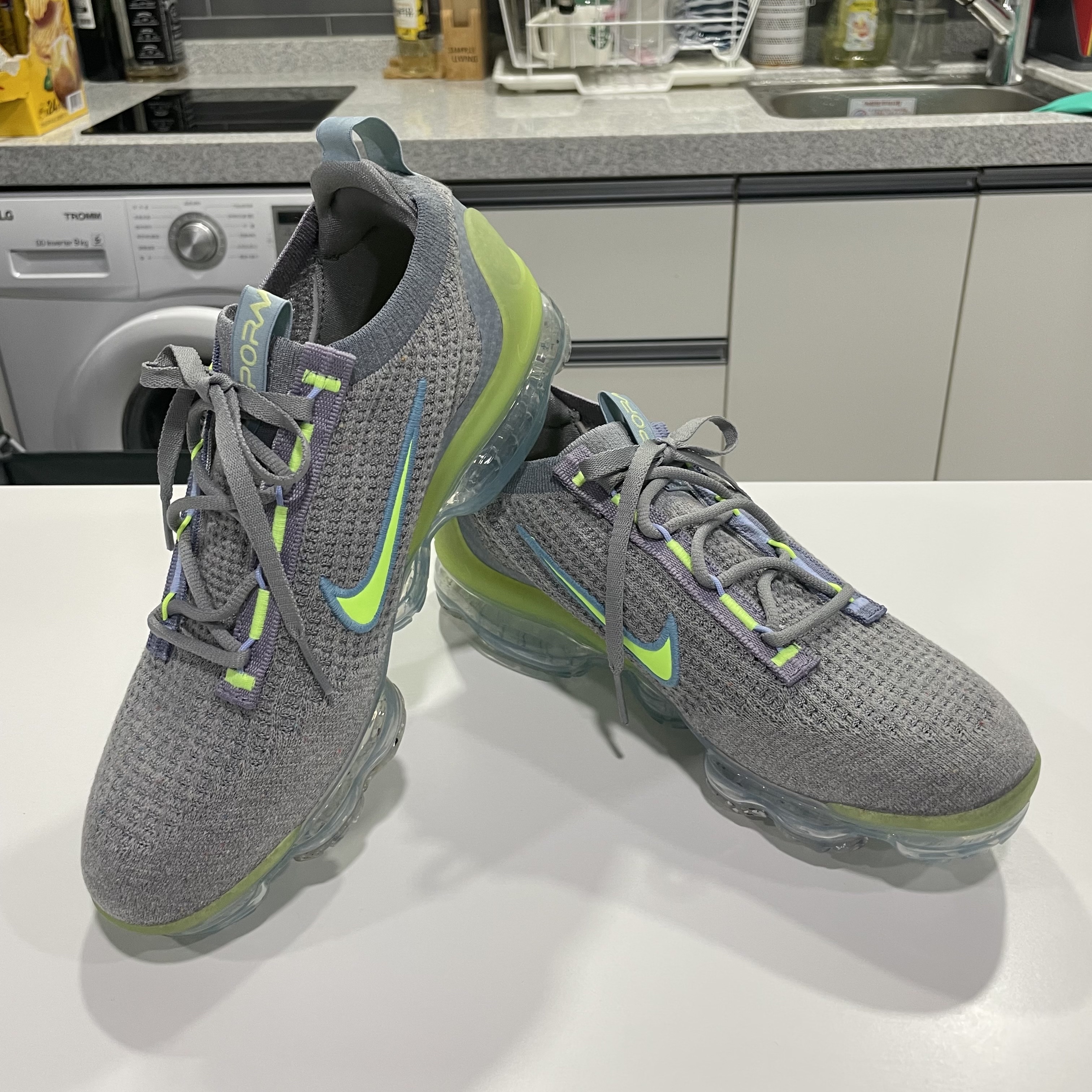 Nike Air VaporMax 2021 Flyknit Grey Particle Grey 착용 스타일