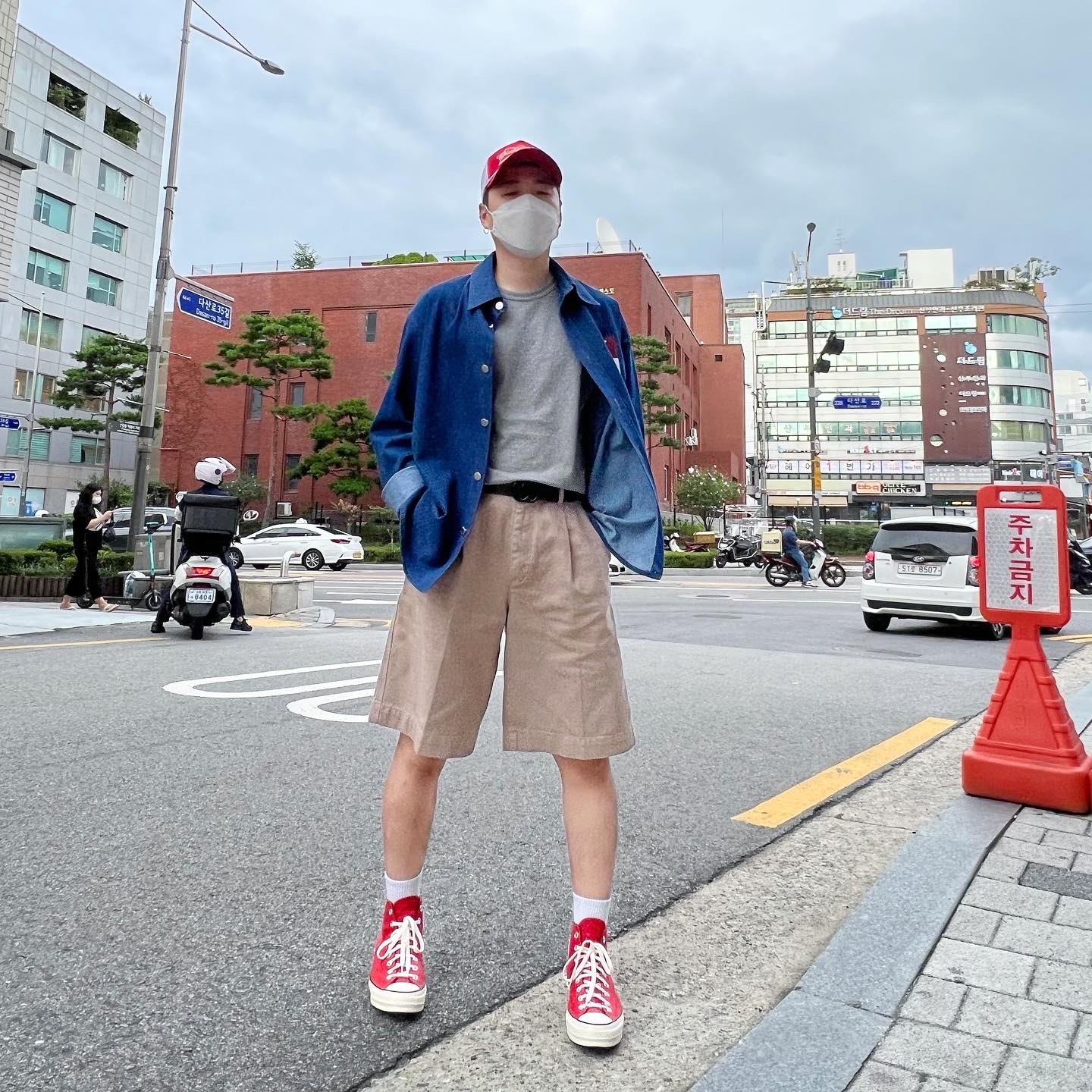 Converse Chuck 70 High Seasonal Leather University Red 착용 스타일 - 3