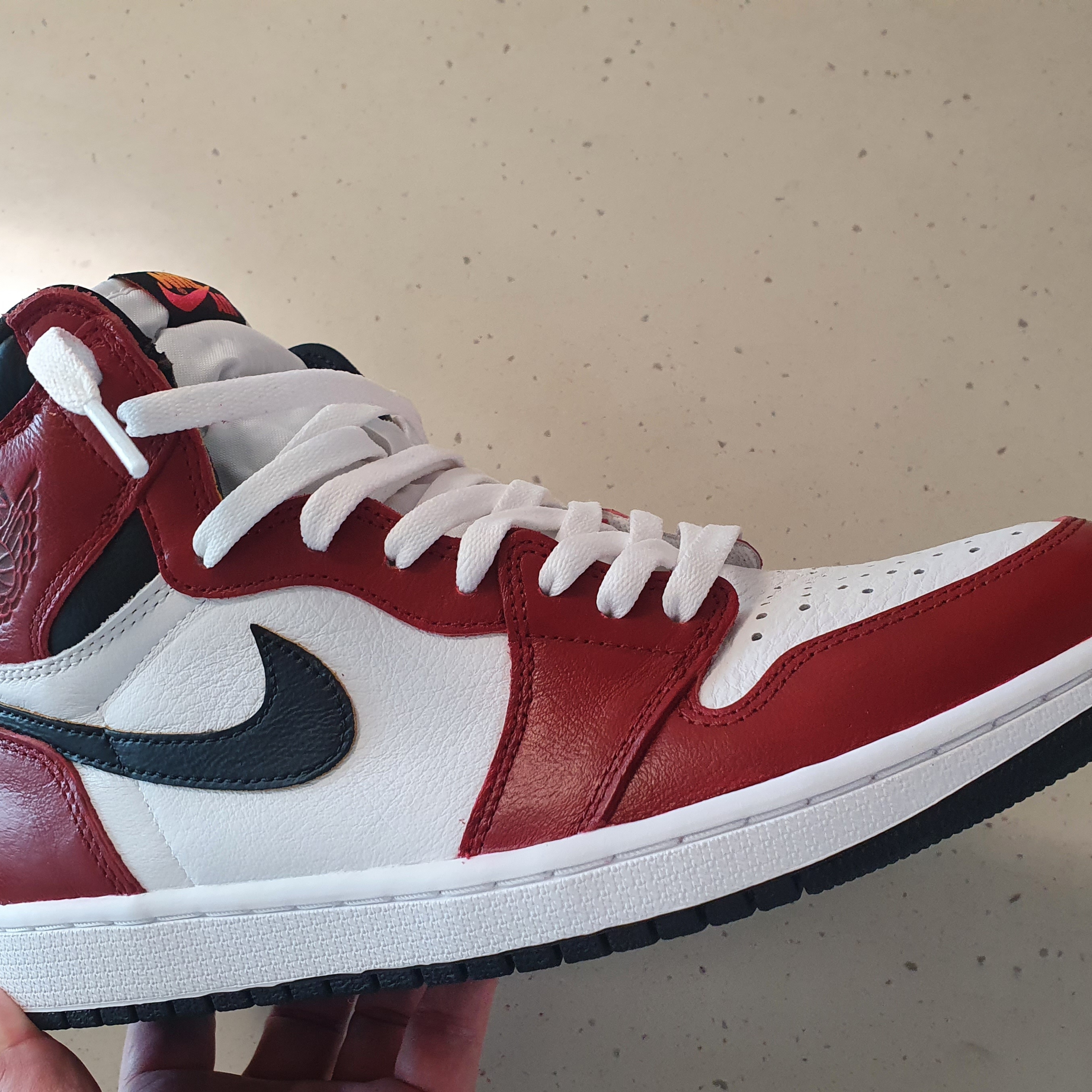 Jordan 1 Retro High OG Light Fusion Red 착용 스타일 - 3
