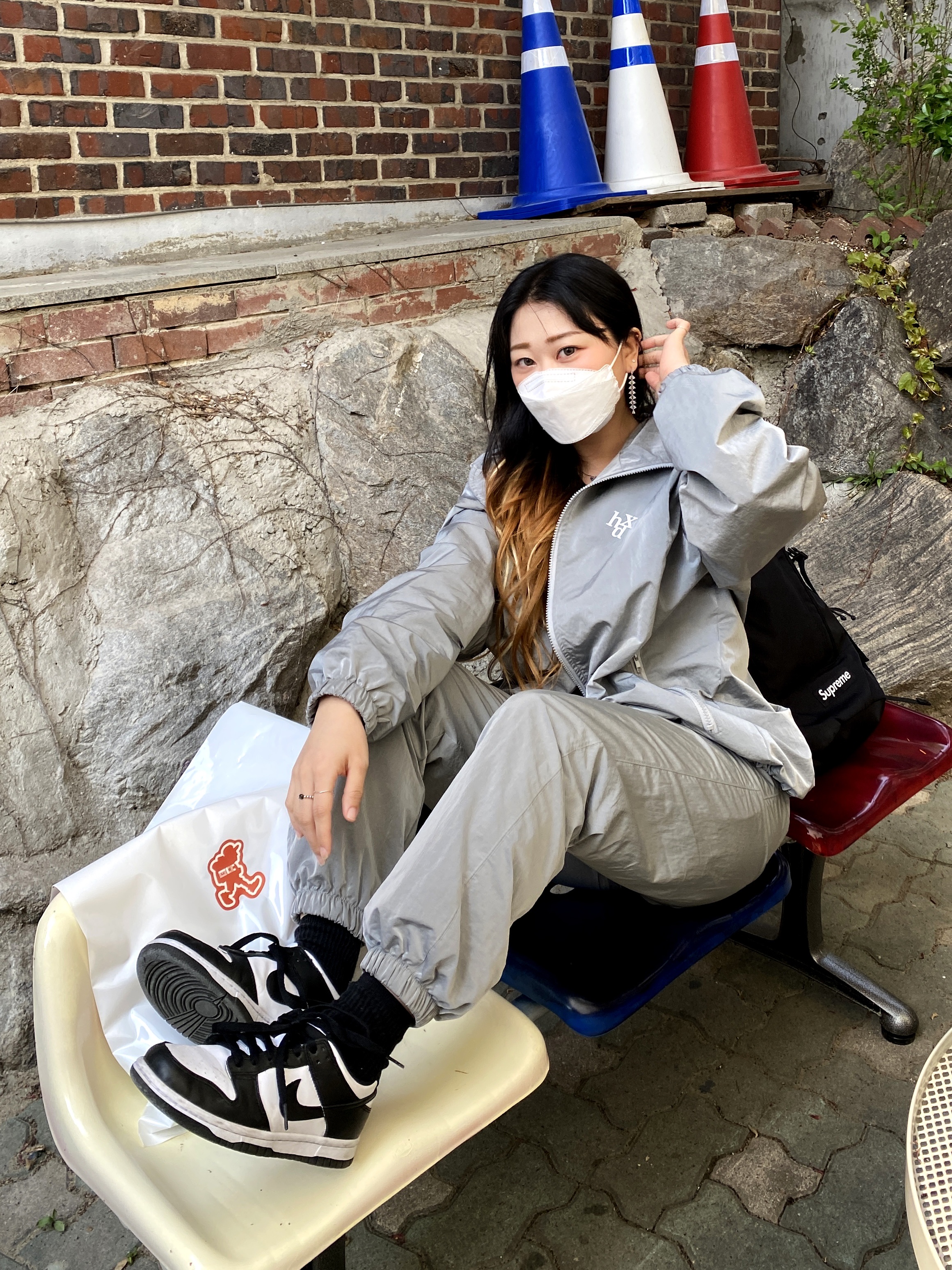 (W) Nike Dunk Low Black, Supreme Backpack Black - 18SS 착용 스타일 - 1
