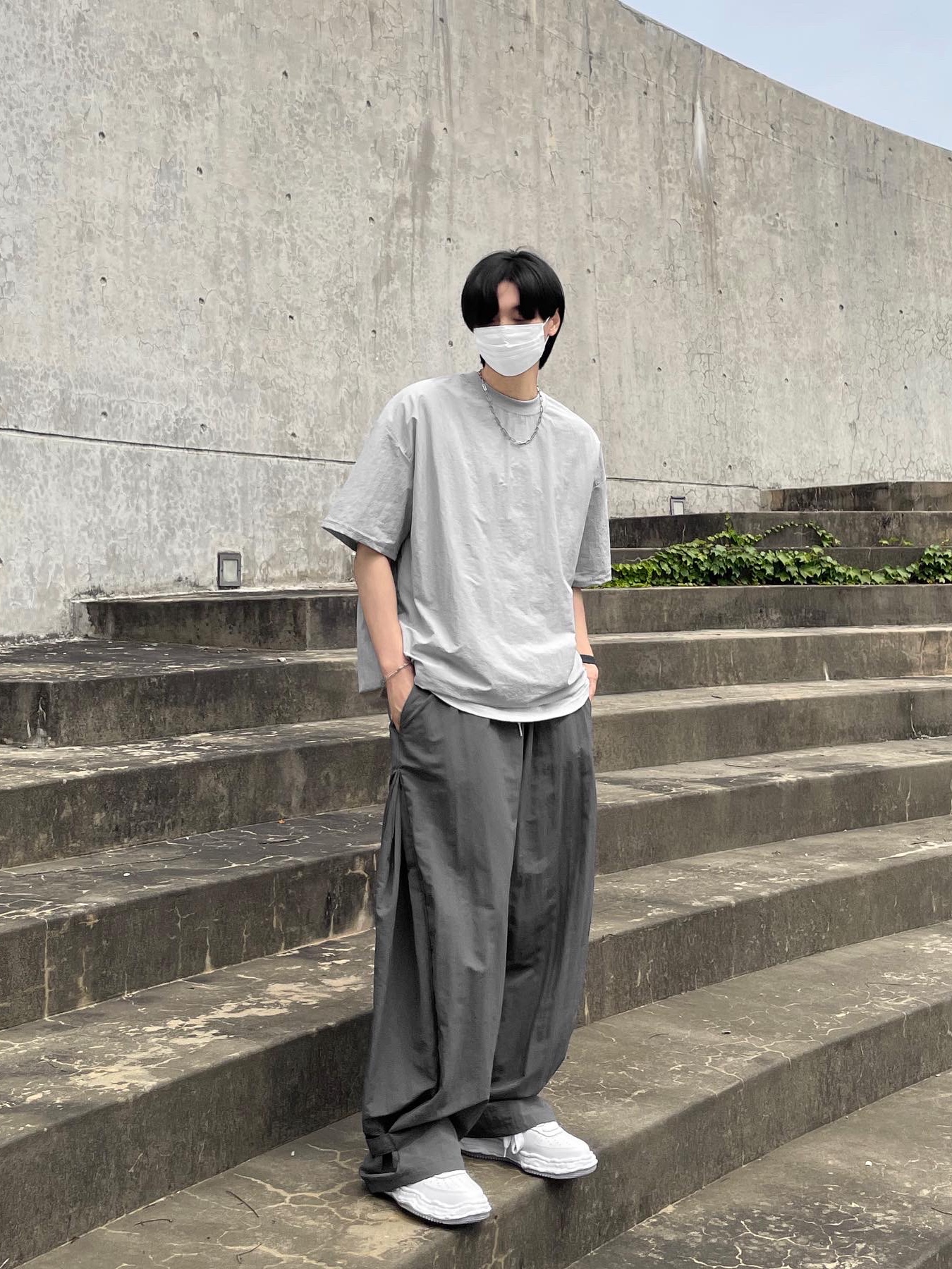 Maison Mihara Yasuhiro Wayne OG Sole Leather Low-top Sneakers White 착용 스타일 - 5