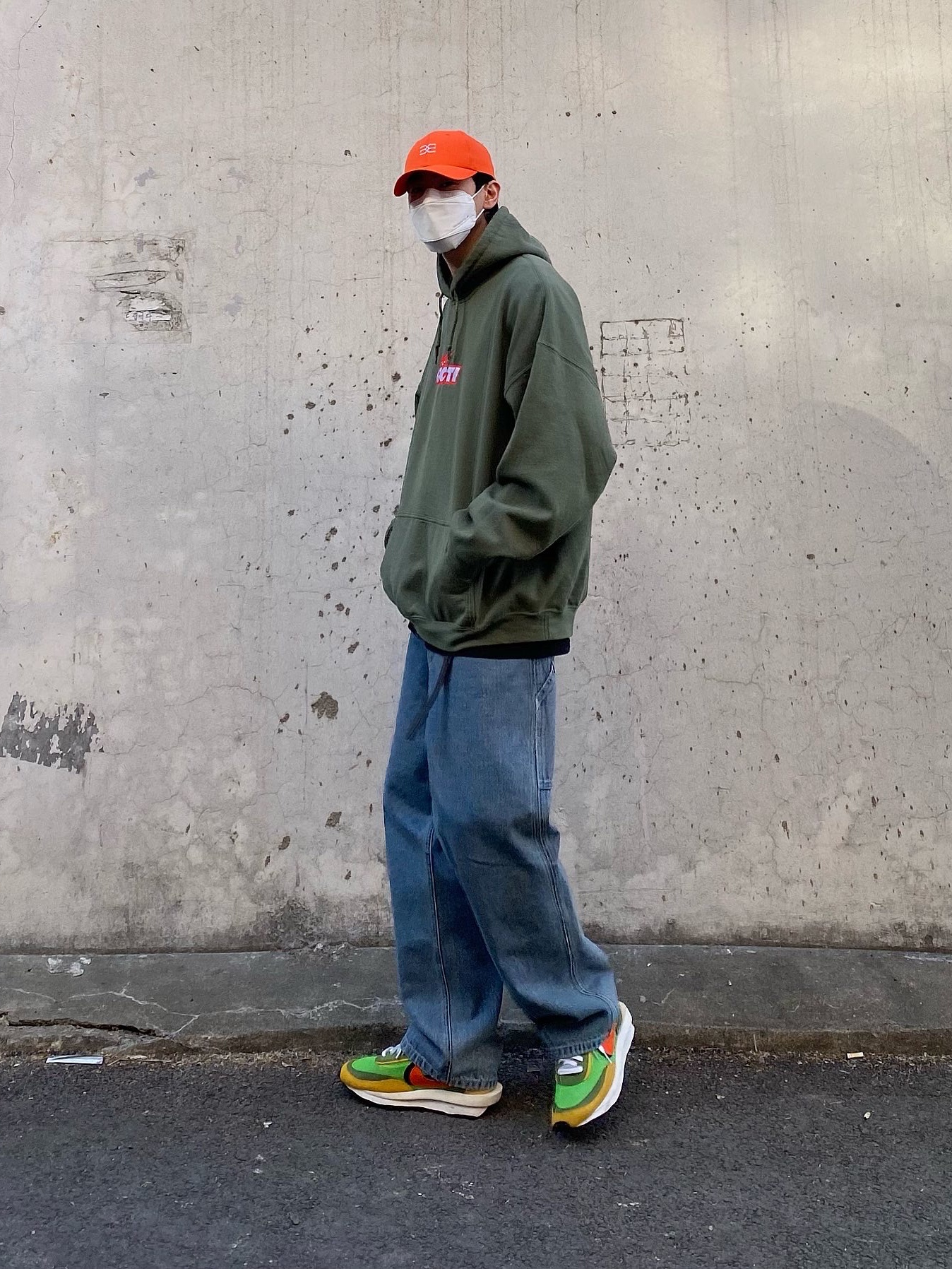 Nike x Sacai LDWaffle Green Multi 착용 스타일 - 1