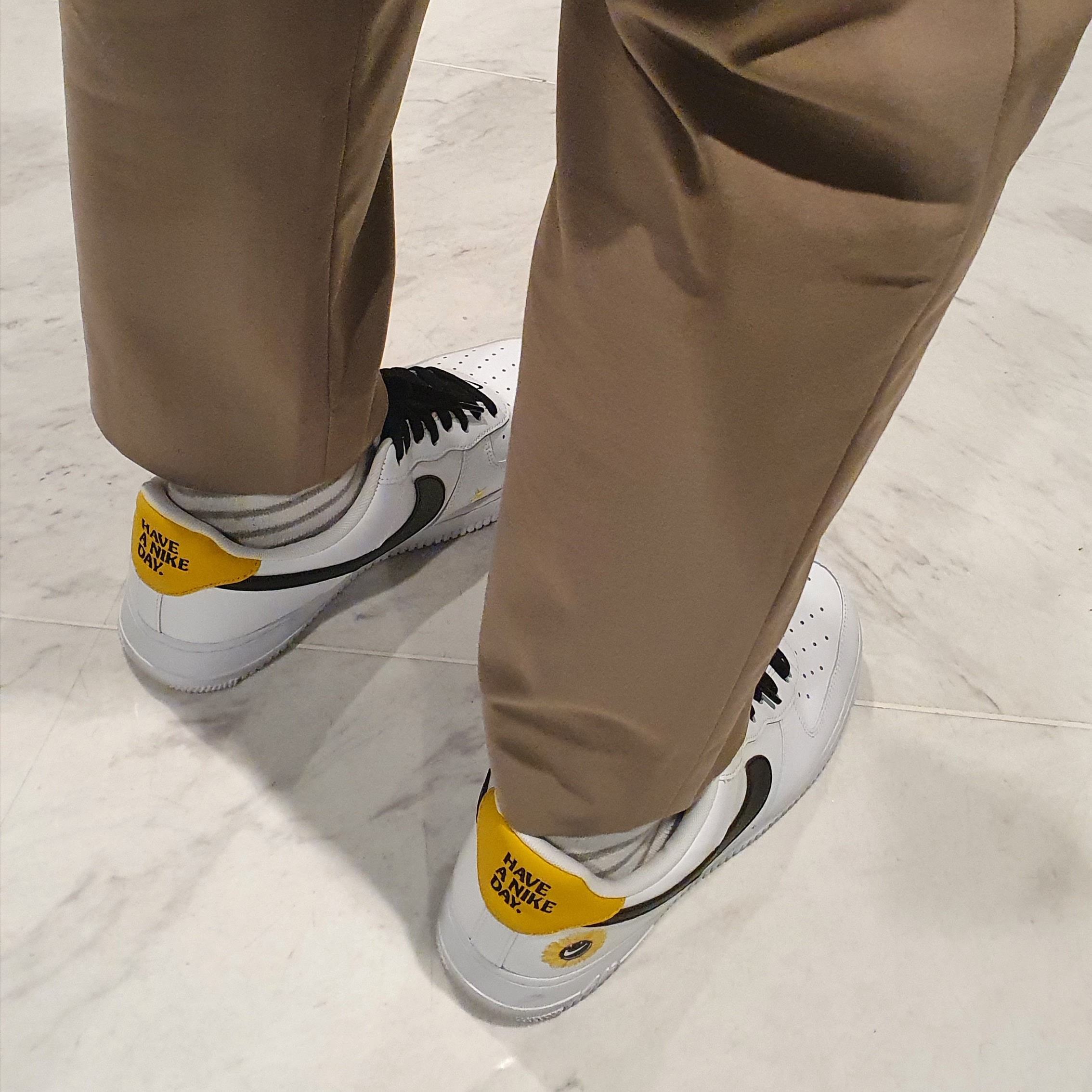 Nike Air Force 1 '07 LV8 2 Have a Nike Day 착용 스타일 - 2