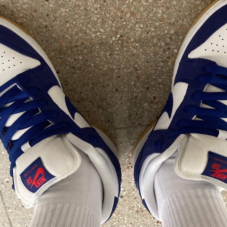 Nike SB Dunk Low Pro Premium Deep Royal Blue, Stussy Small Stock Crew Socks White (3 Pack) 착용 스타일 - 1