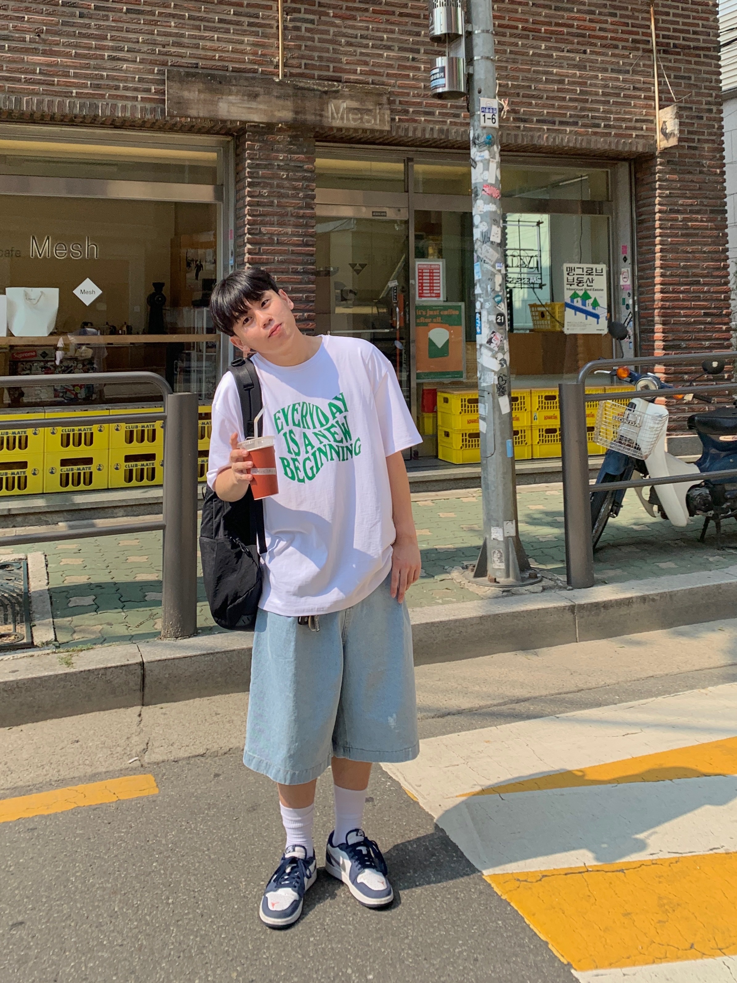 Jordan 1 Low SB Koston Midnight Navy 착용 스타일 - 1