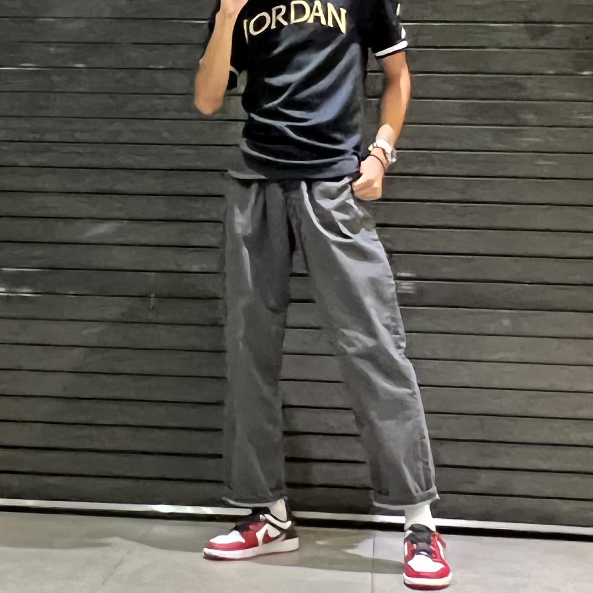 Jordan 1 Low Flyease Gym Red and Black 착용 스타일